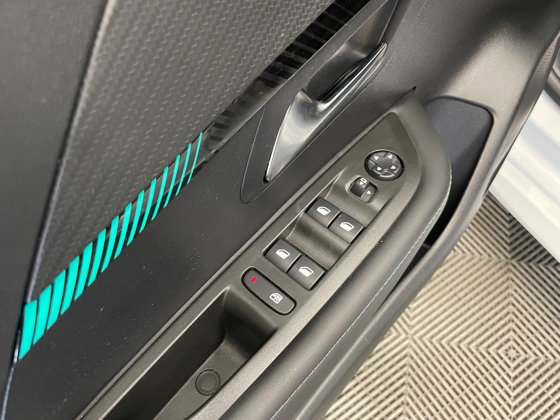 PEUGEOT 208 ALLURE PURETECH 100 BVM