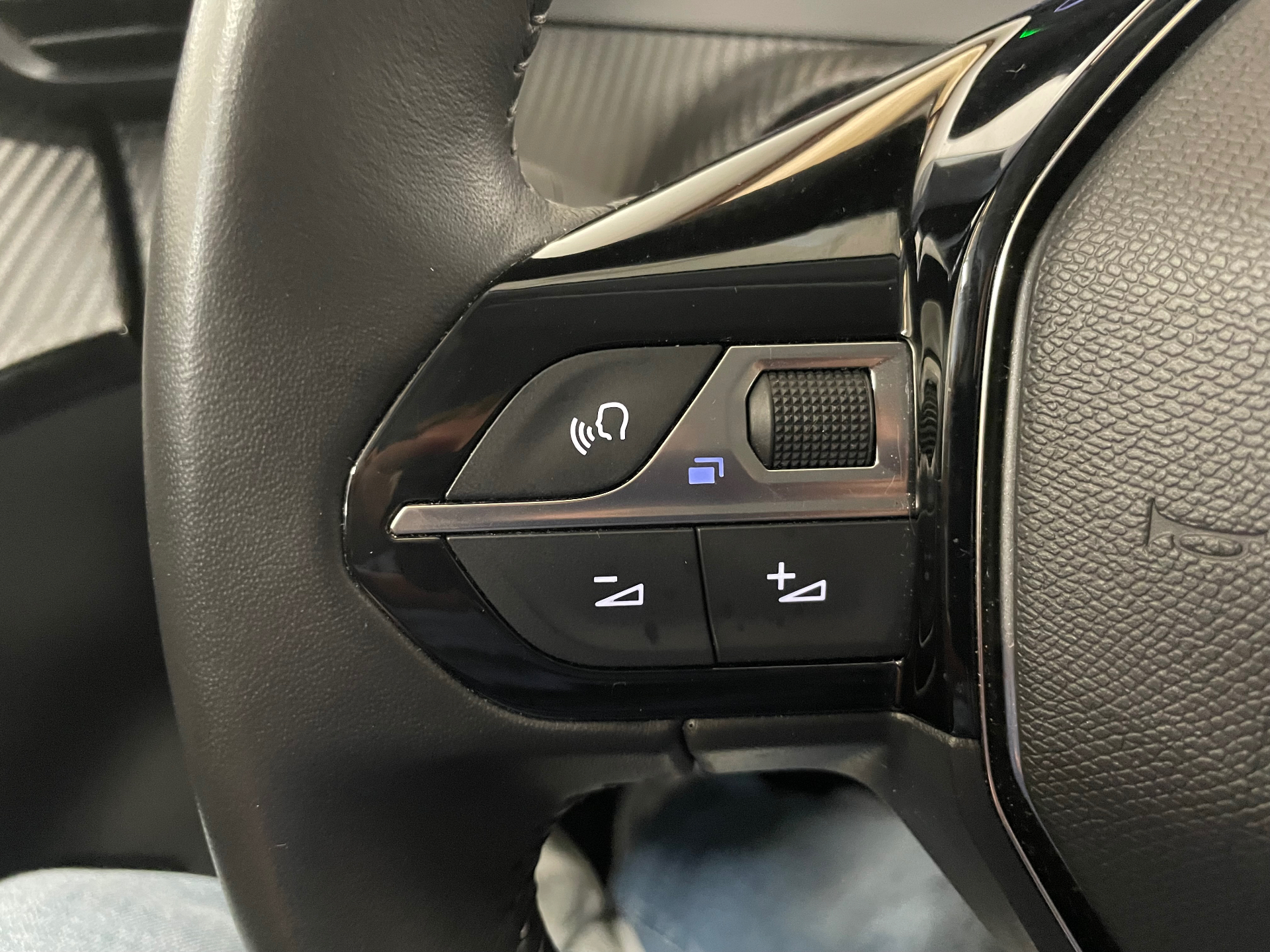 PEUGEOT 208 ALLURE PURETECH 100 BVM