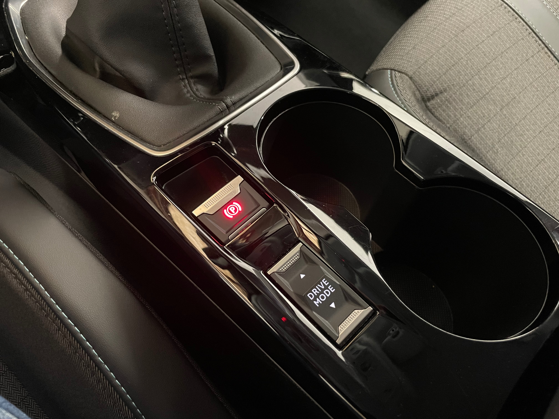 PEUGEOT 208 ALLURE PURETECH 100 BVM