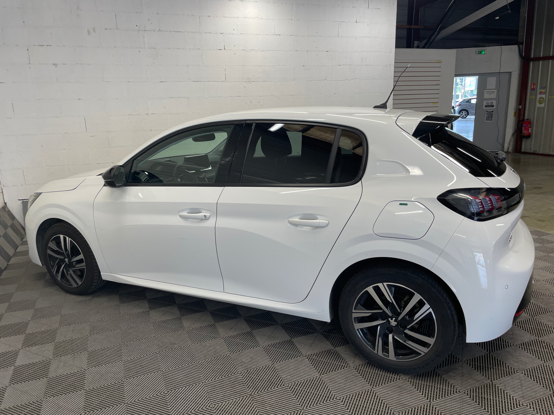 PEUGEOT 208 ALLURE PURETECH 100 BVM