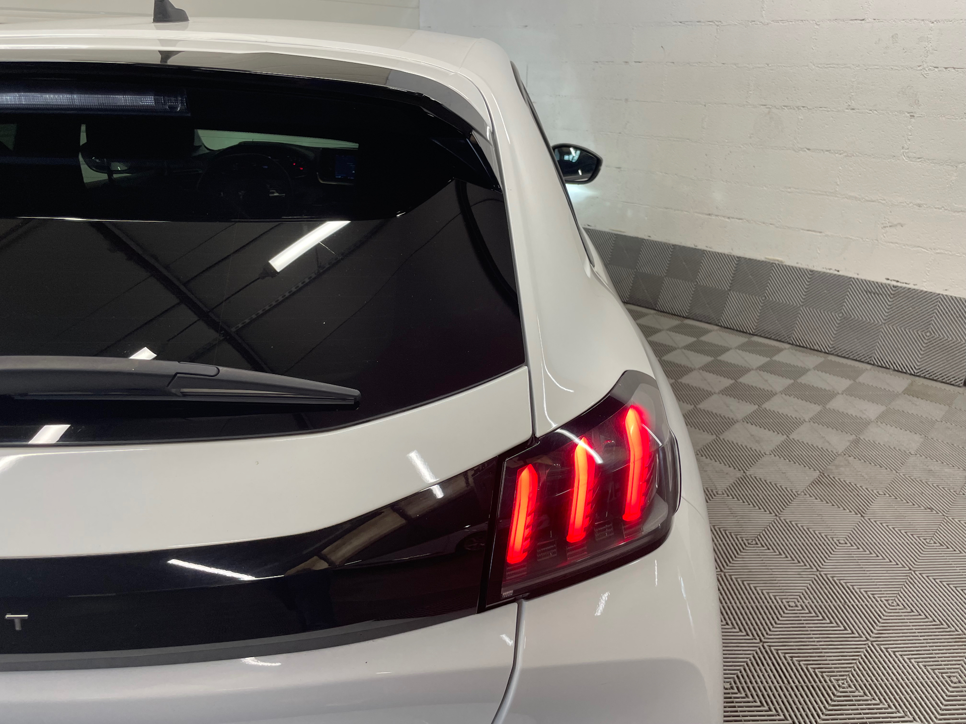 PEUGEOT 208 ALLURE PURETECH 100 BVM