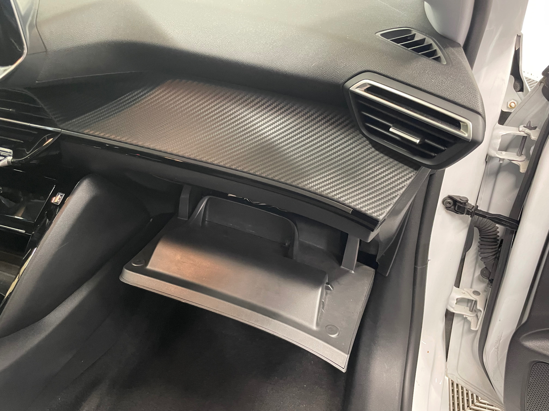 PEUGEOT 208 ALLURE PURETECH 100 BVM