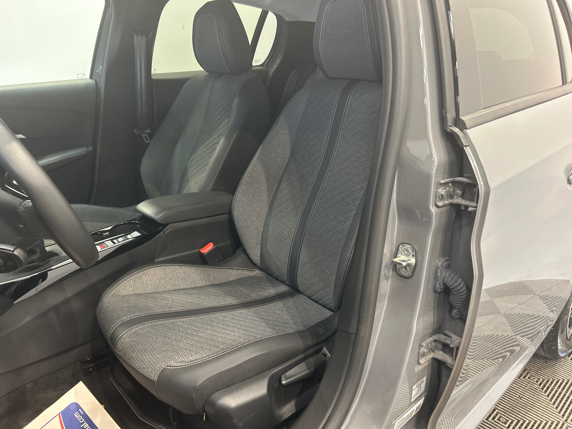 PEUGEOT 208 Allure 100 ch BVM6