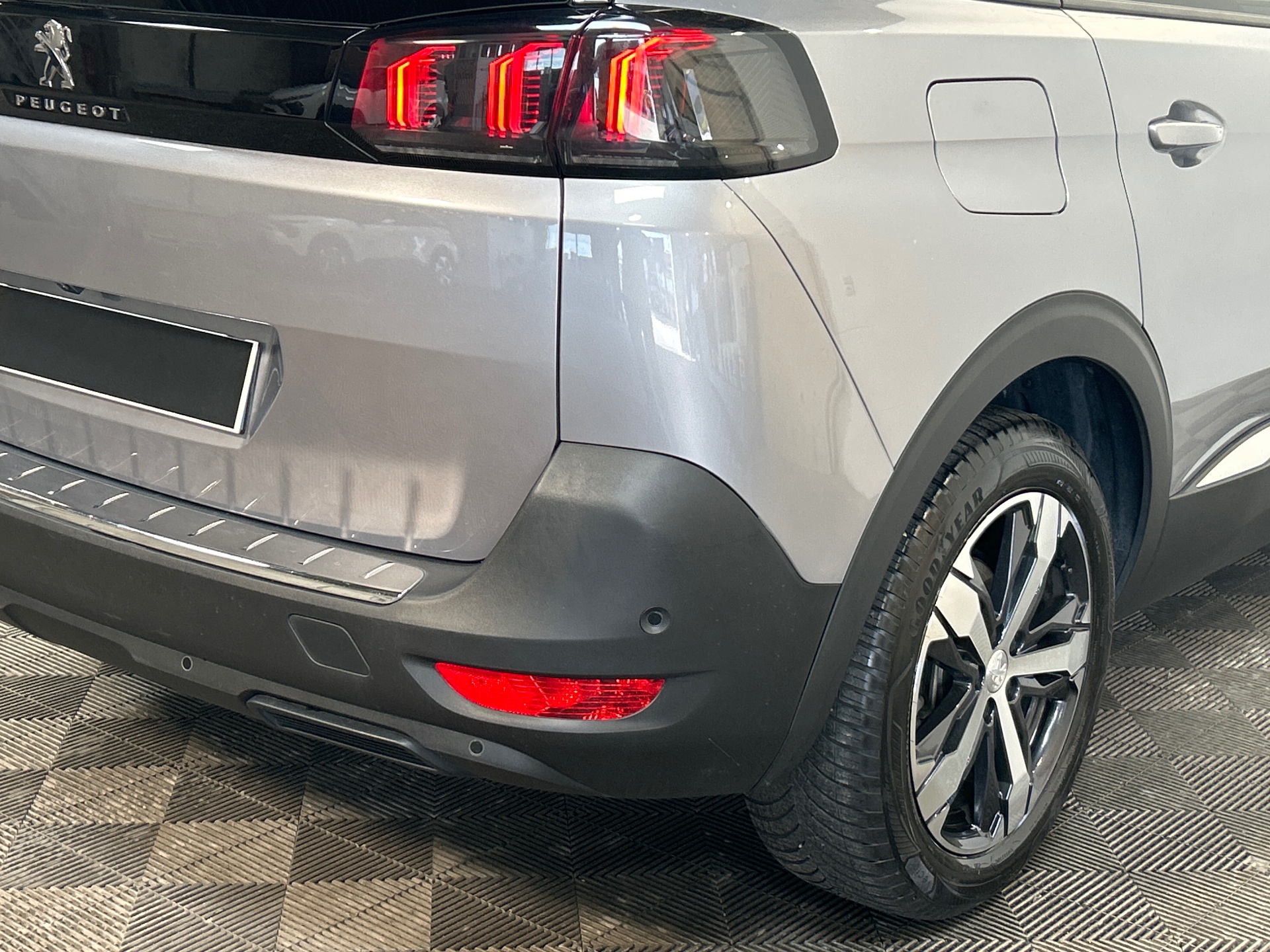 PEUGEOT 5008 ALLURE PK BHDI 130 S&S EAT8