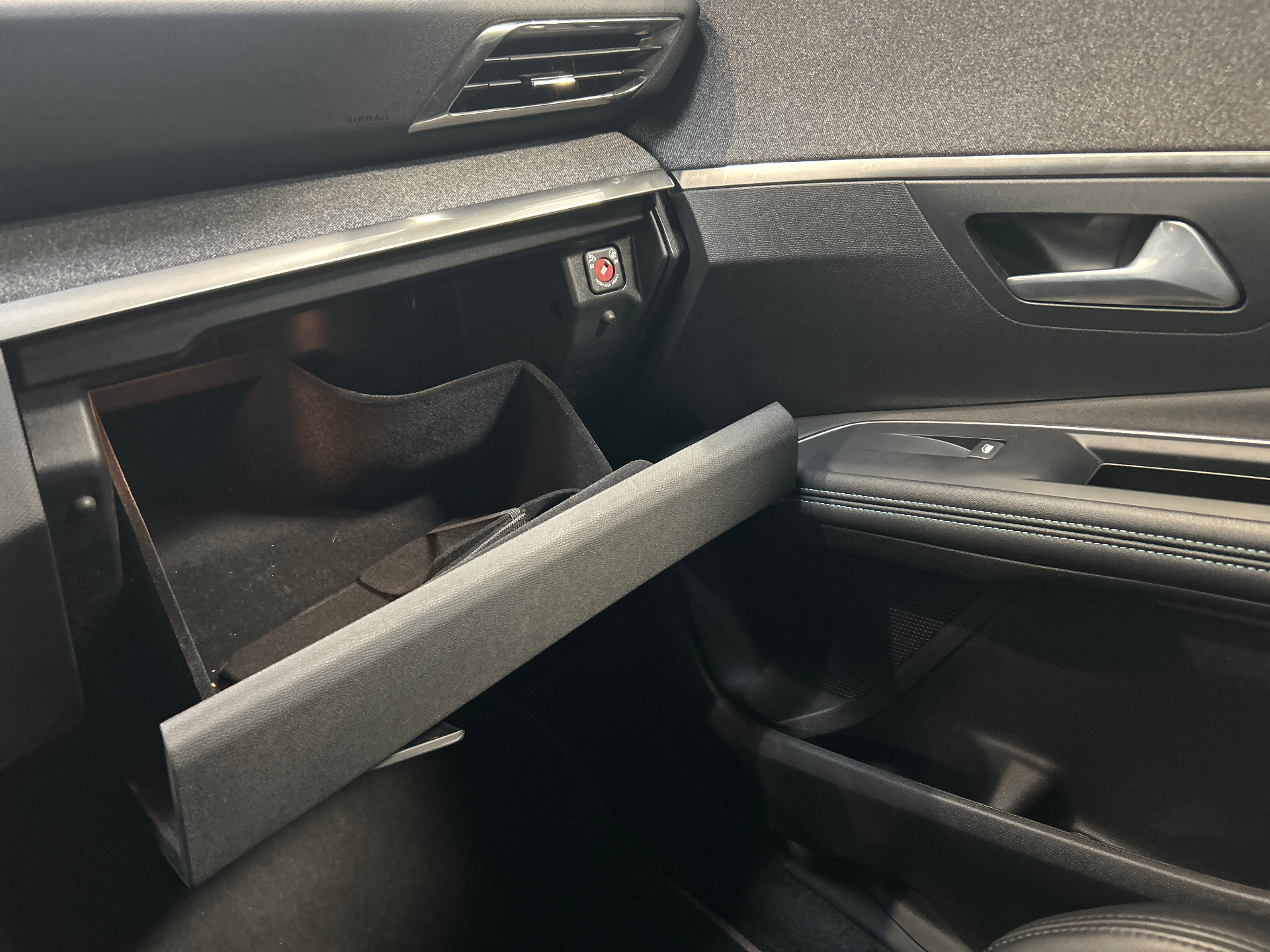 PEUGEOT 3008 ALLURE PACK HYBRID 136 CH E-DCS6