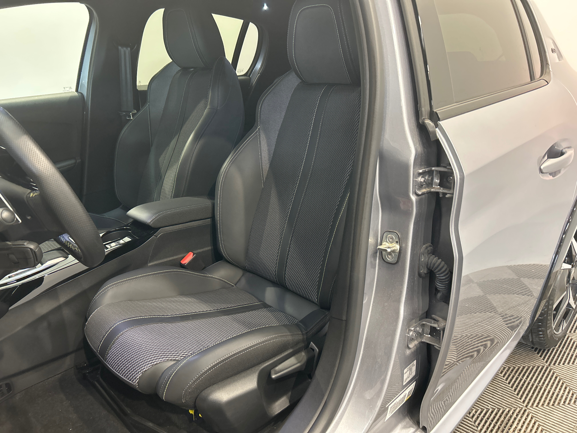 PEUGEOT 208 GT Hybrid 110 ch e-DCS6