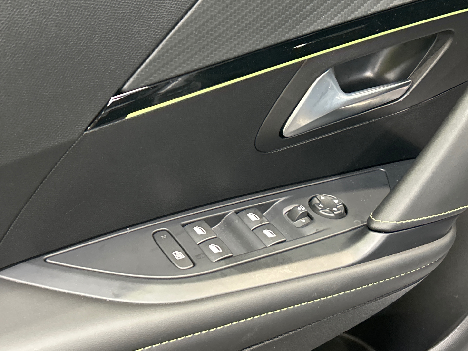 PEUGEOT 208 GT Hybrid 110 ch e-DCS6