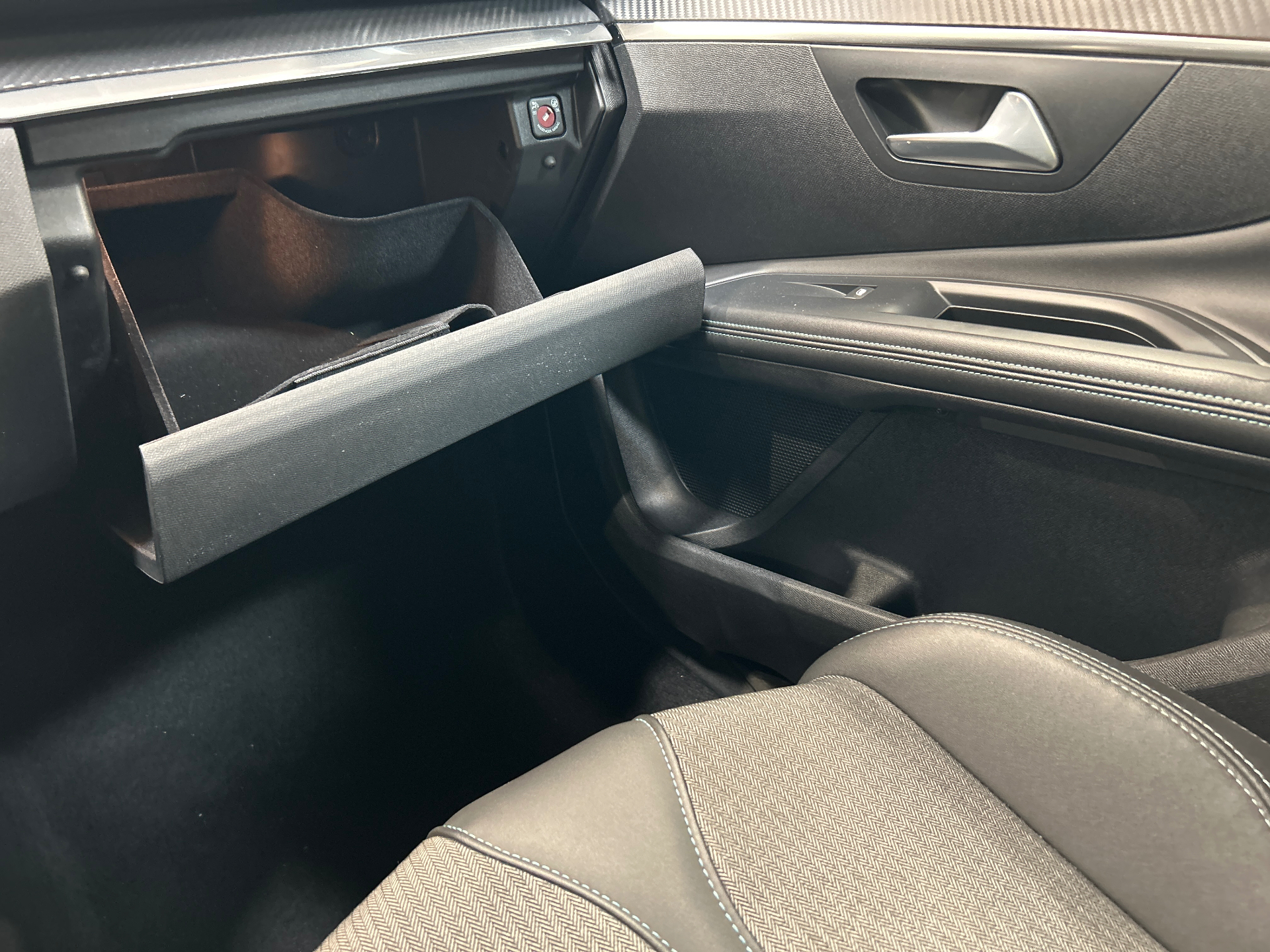 PEUGEOT 5008 ALLURE PK BHDI 130 S&S EAT8