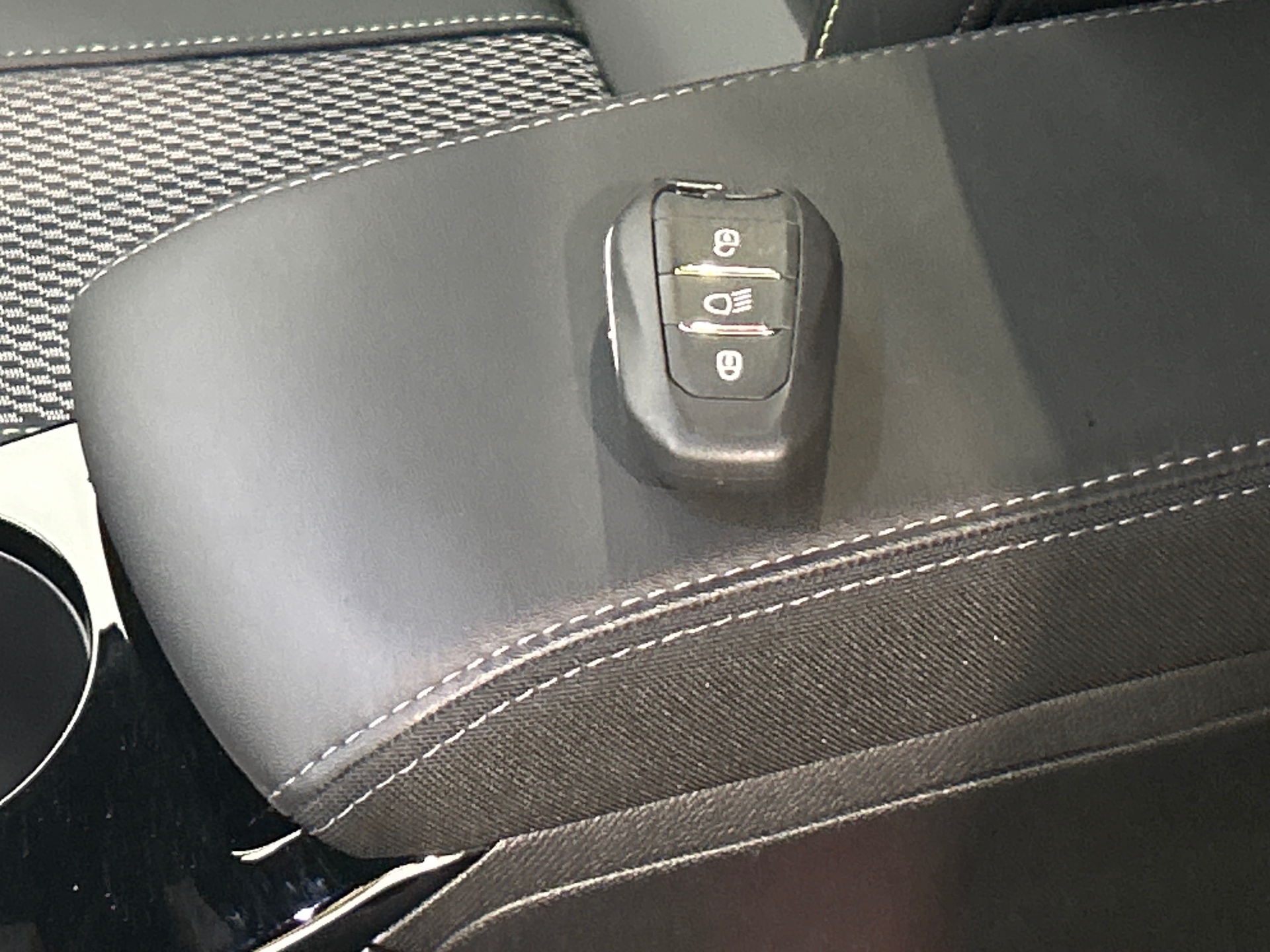PEUGEOT 208 GT Hybrid 110 ch e-DCS6