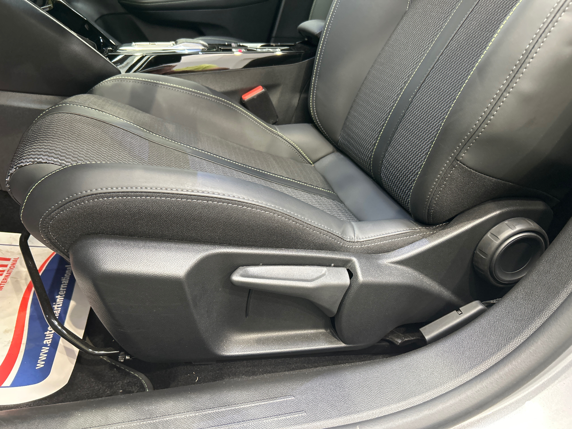 PEUGEOT 208 GT Hybrid 110 ch e-DCS6
