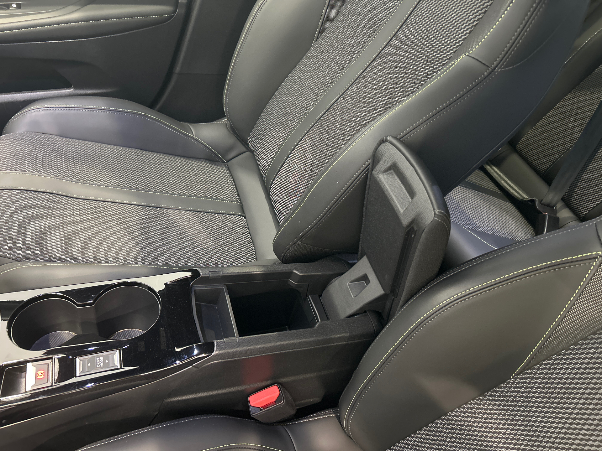 PEUGEOT 208 GT Hybrid 110 ch e-DCS6