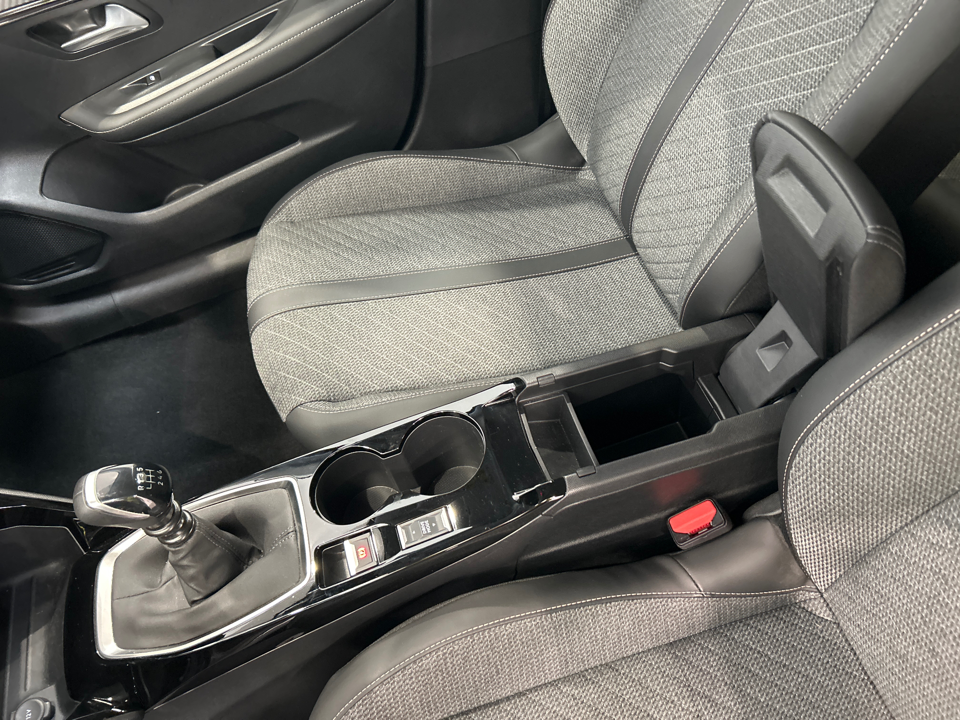 PEUGEOT 208 Allure 100 ch BVM6