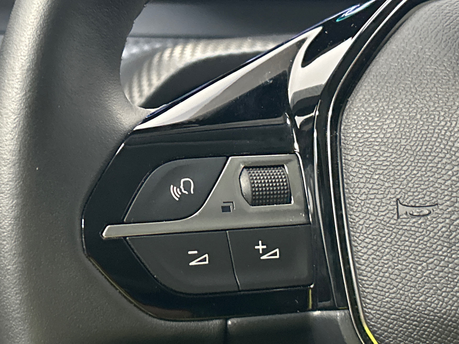 PEUGEOT 208 Allure 100 ch BVM6