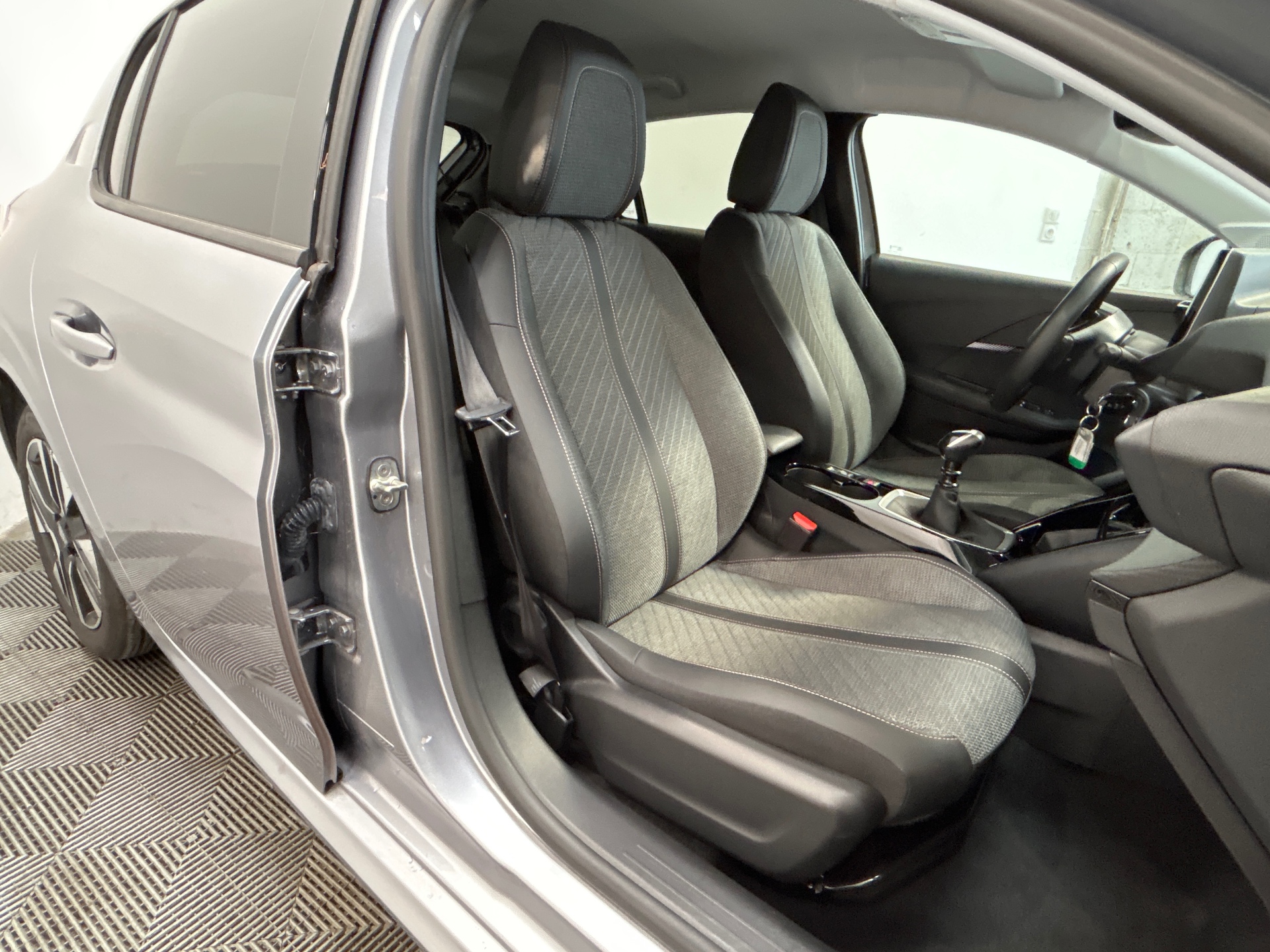 PEUGEOT 208 Allure 100 ch BVM6