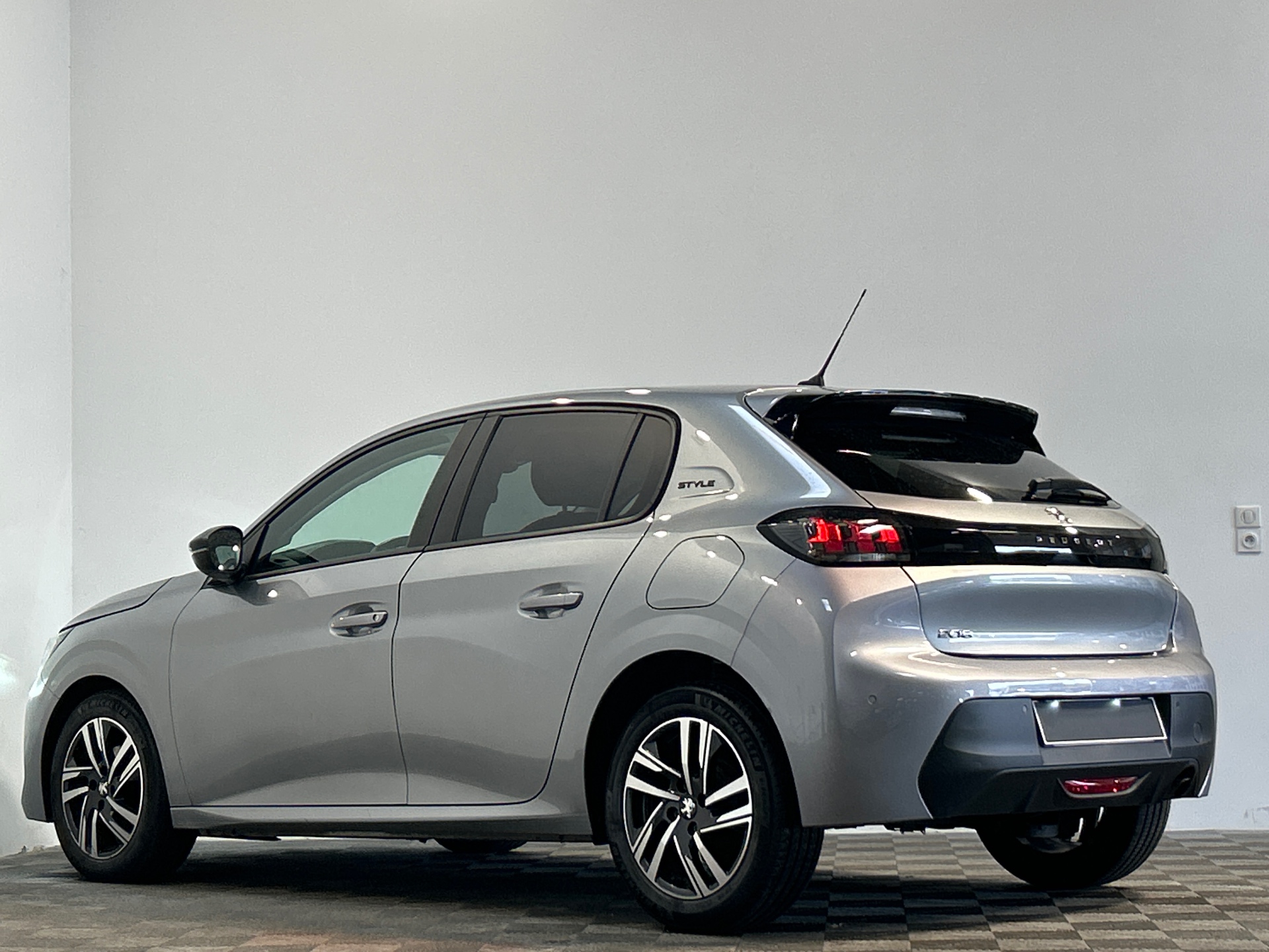 PEUGEOT 208 STYLE PURETECH 75 S&S BVM5