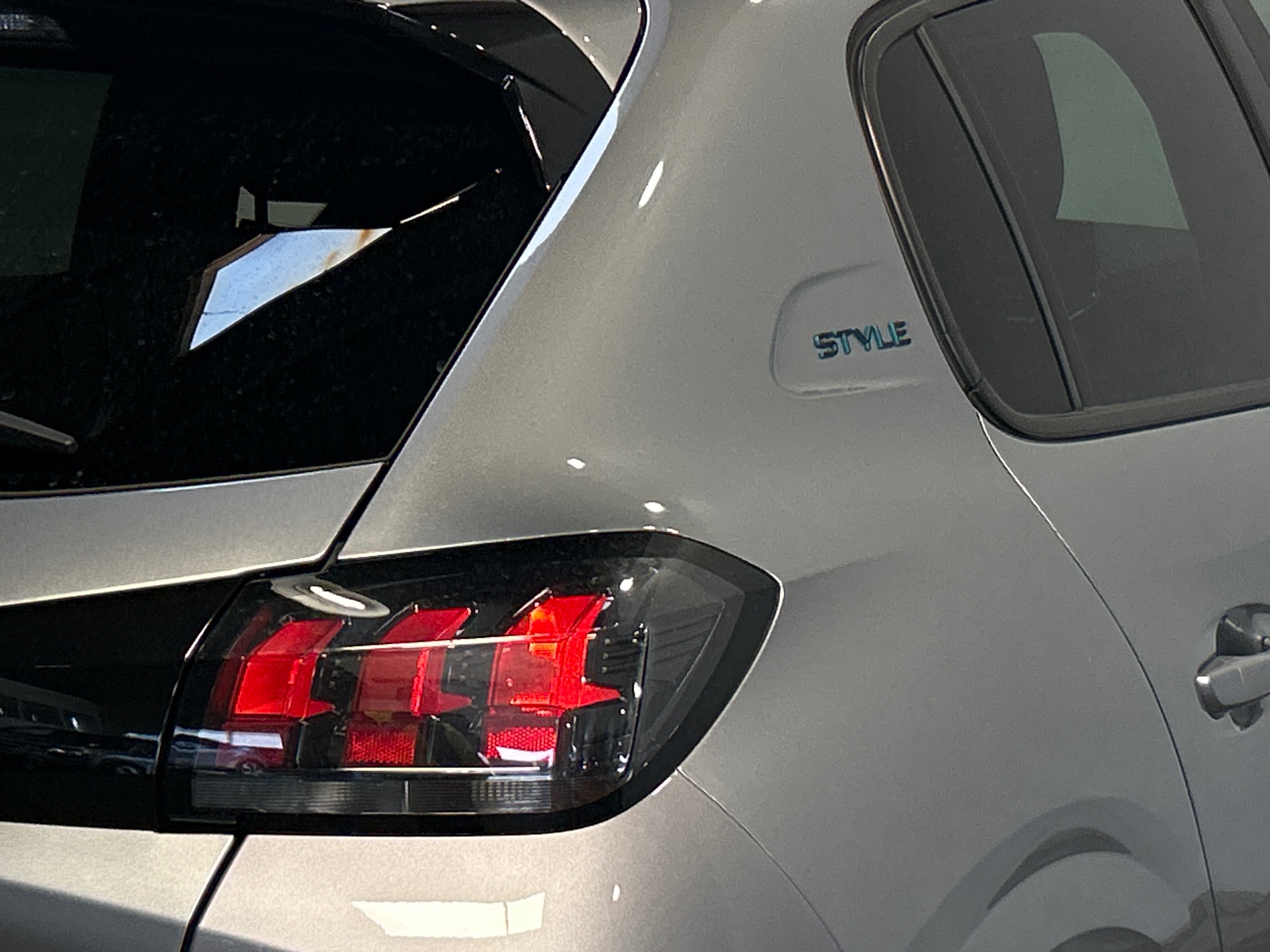 PEUGEOT 208 STYLE PURETECH 75 S&S BVM5