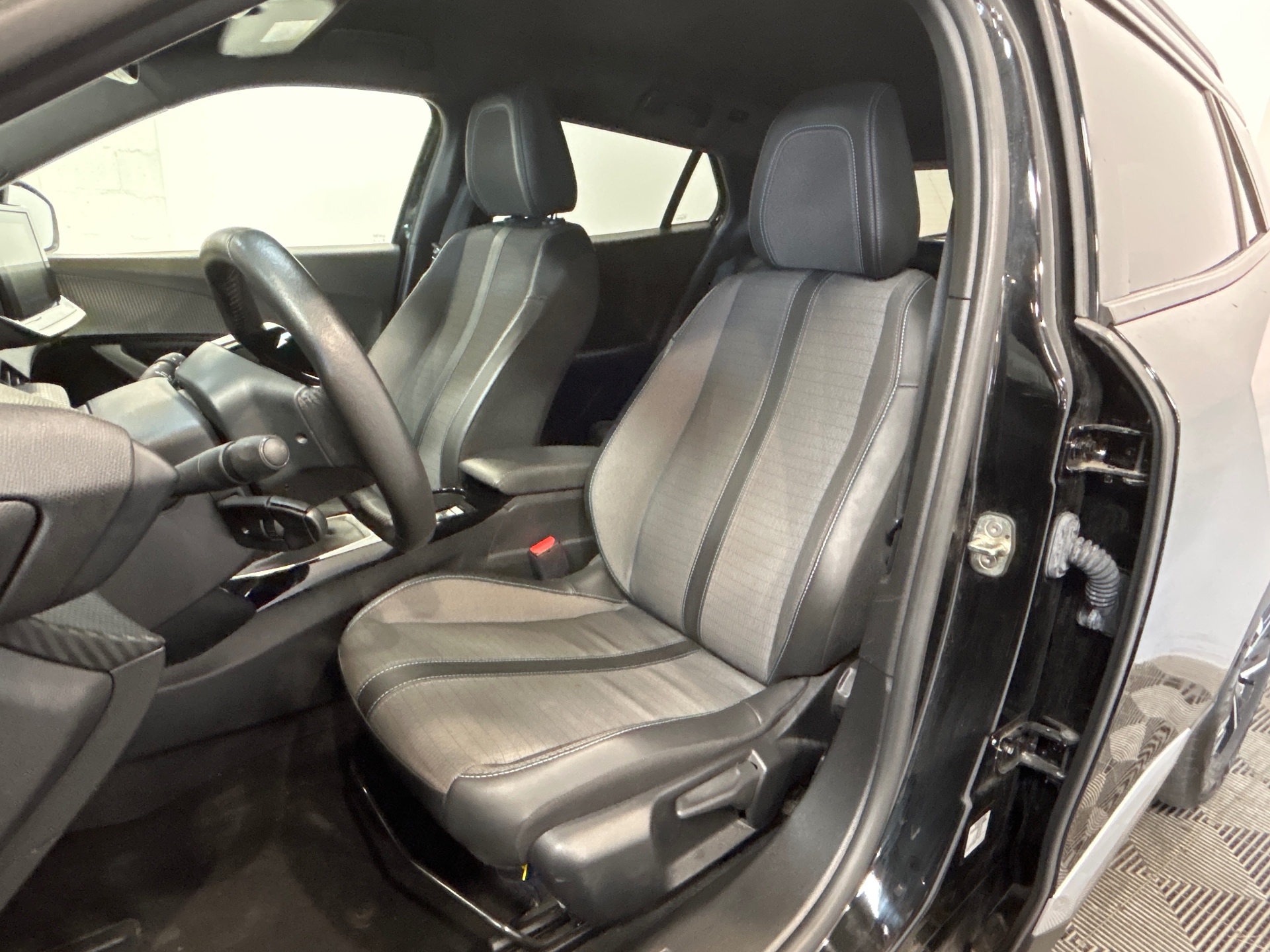 PEUGEOT 2008 ALLURE PT 130 S&S BVM6