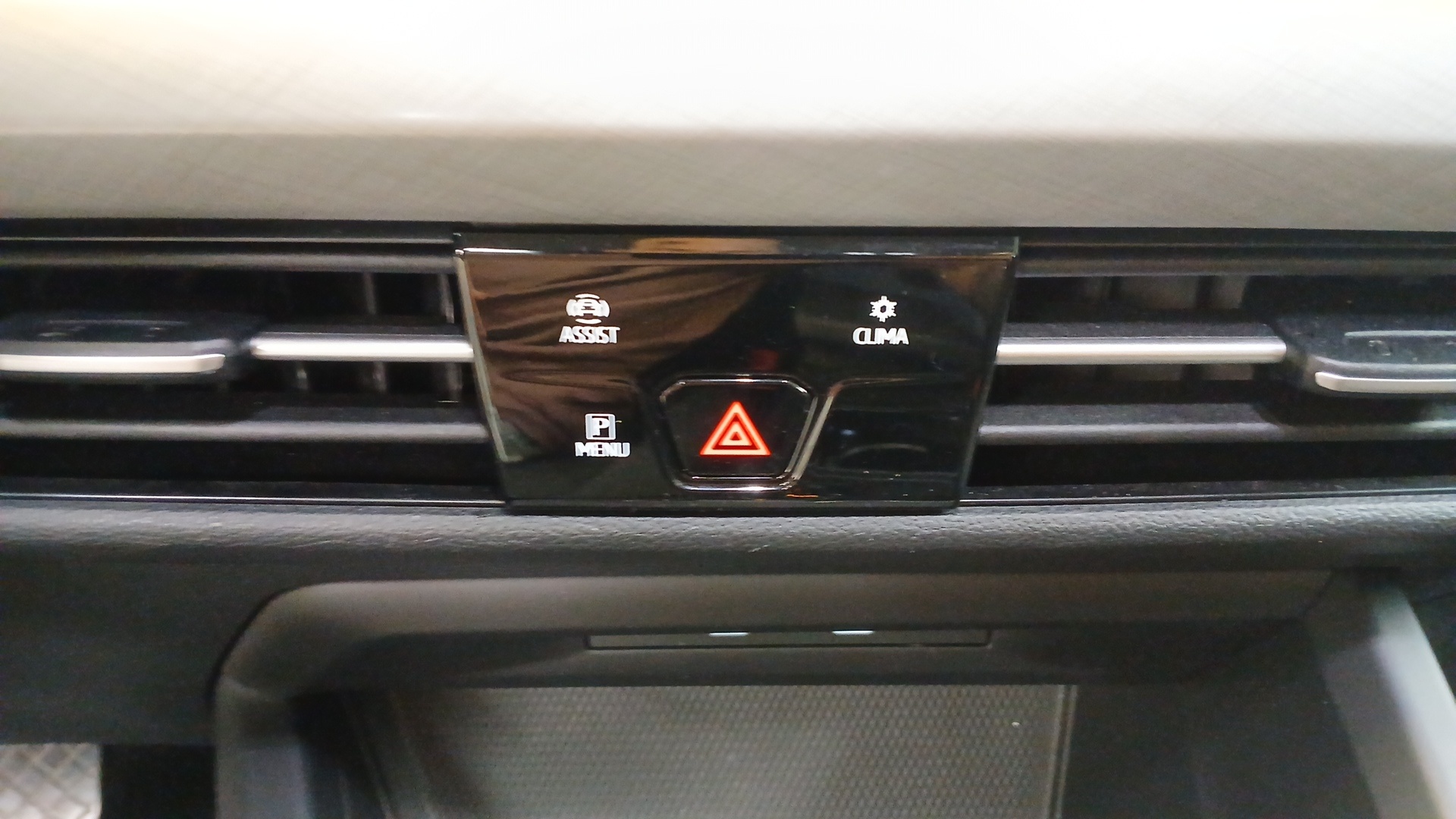 VOLKSWAGEN GOLF 1.0 eTSI OPF 110 DSG7 Life Business