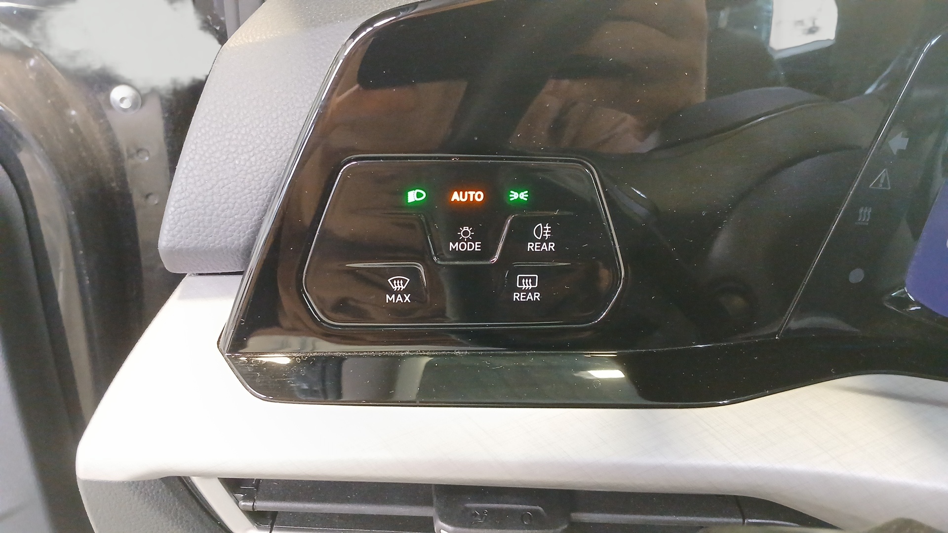 VOLKSWAGEN GOLF 1.0 eTSI OPF 110 DSG7 Life Business