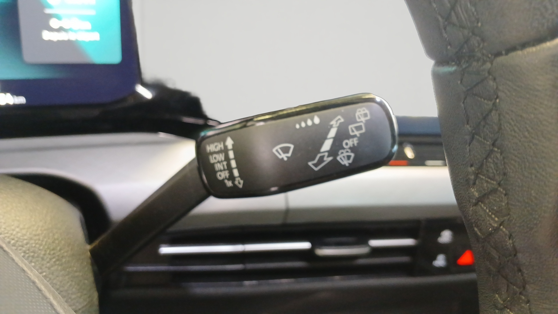 VOLKSWAGEN GOLF 1.0 eTSI OPF 110 DSG7 Life Business