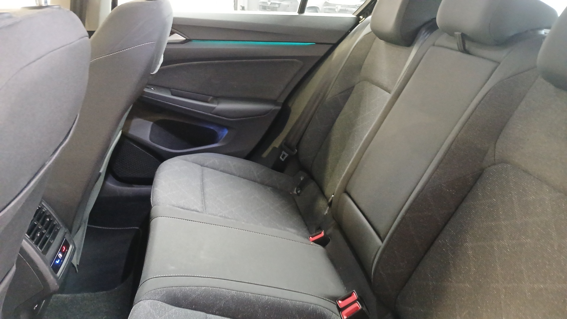 VOLKSWAGEN GOLF 1.0 eTSI OPF 110 DSG7 Life Business