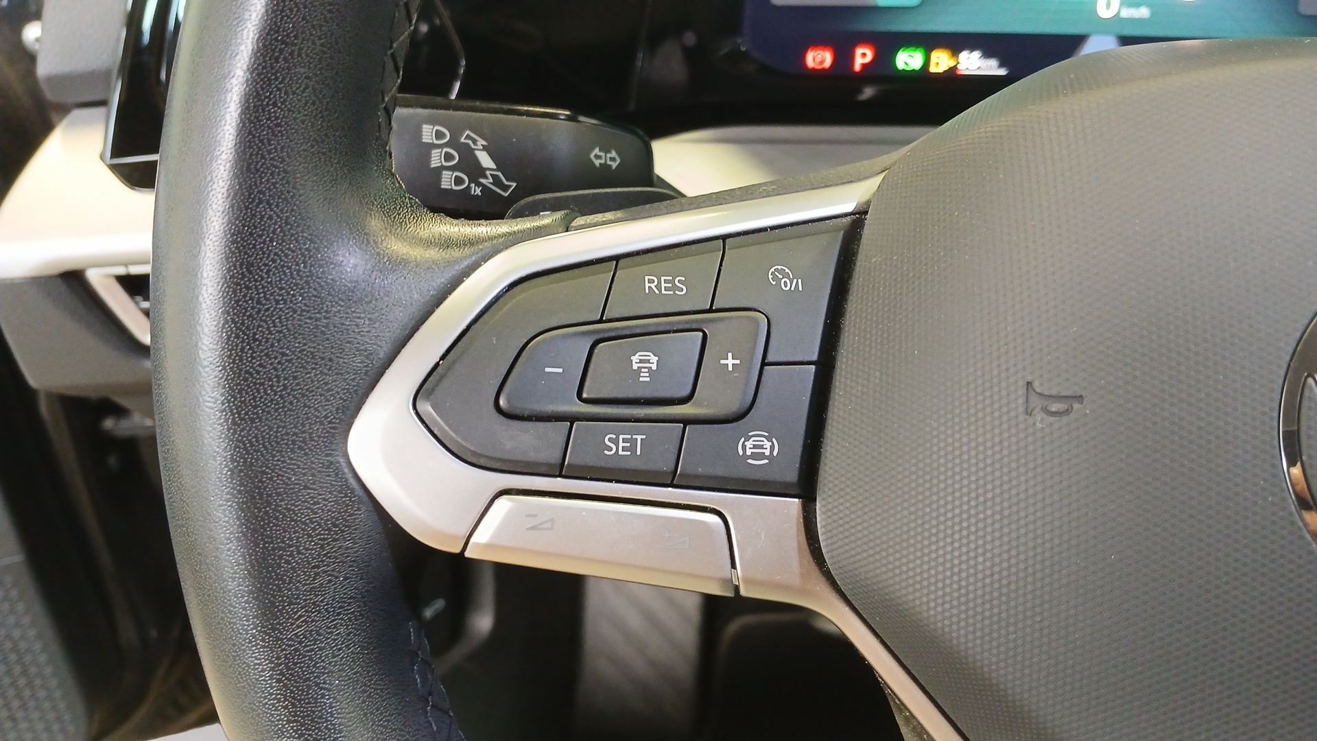 VOLKSWAGEN GOLF 1.0 eTSI OPF 110 DSG7 Life Business