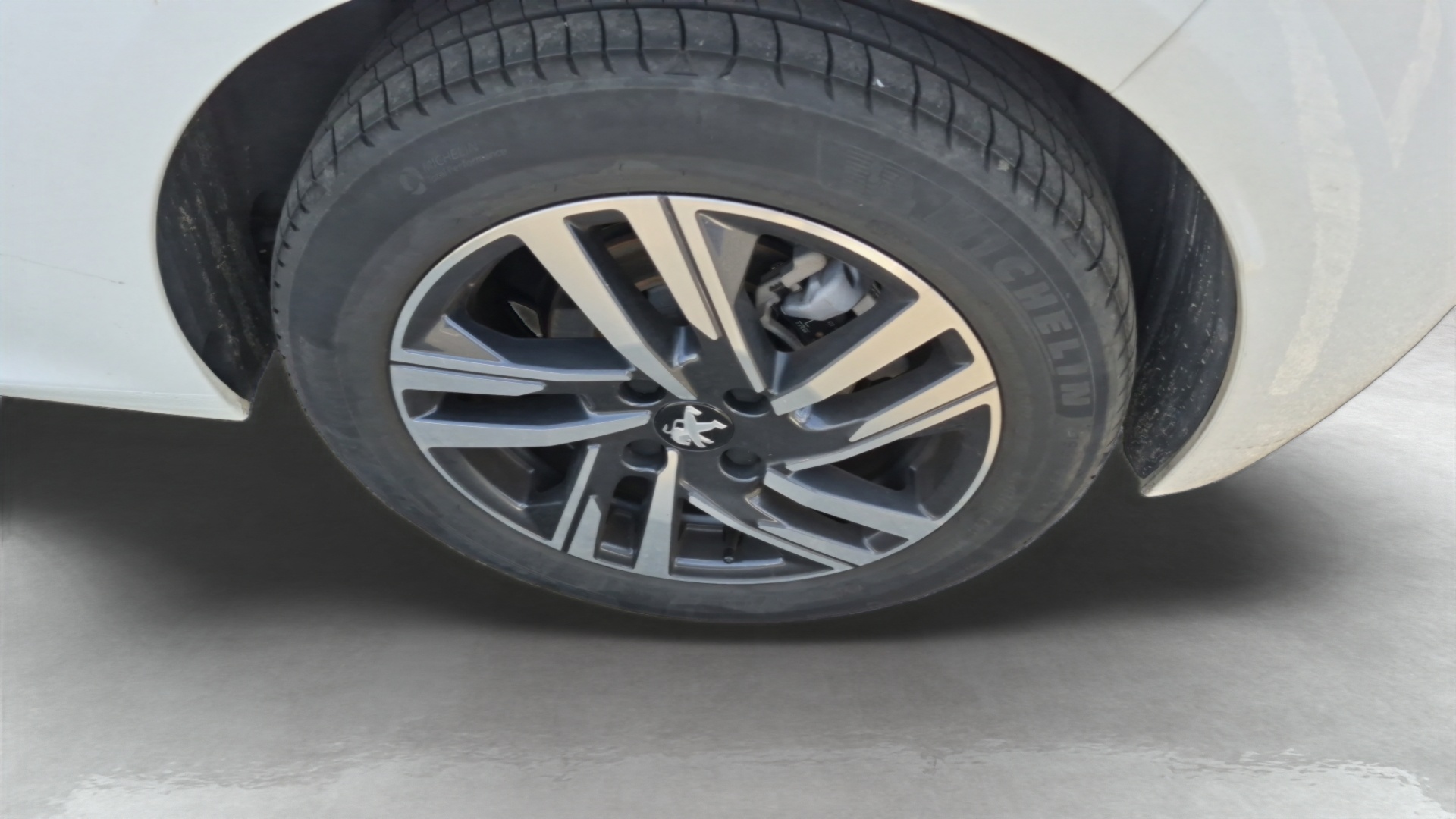 PEUGEOT 208 ALLURE PURETECH 100 BVM