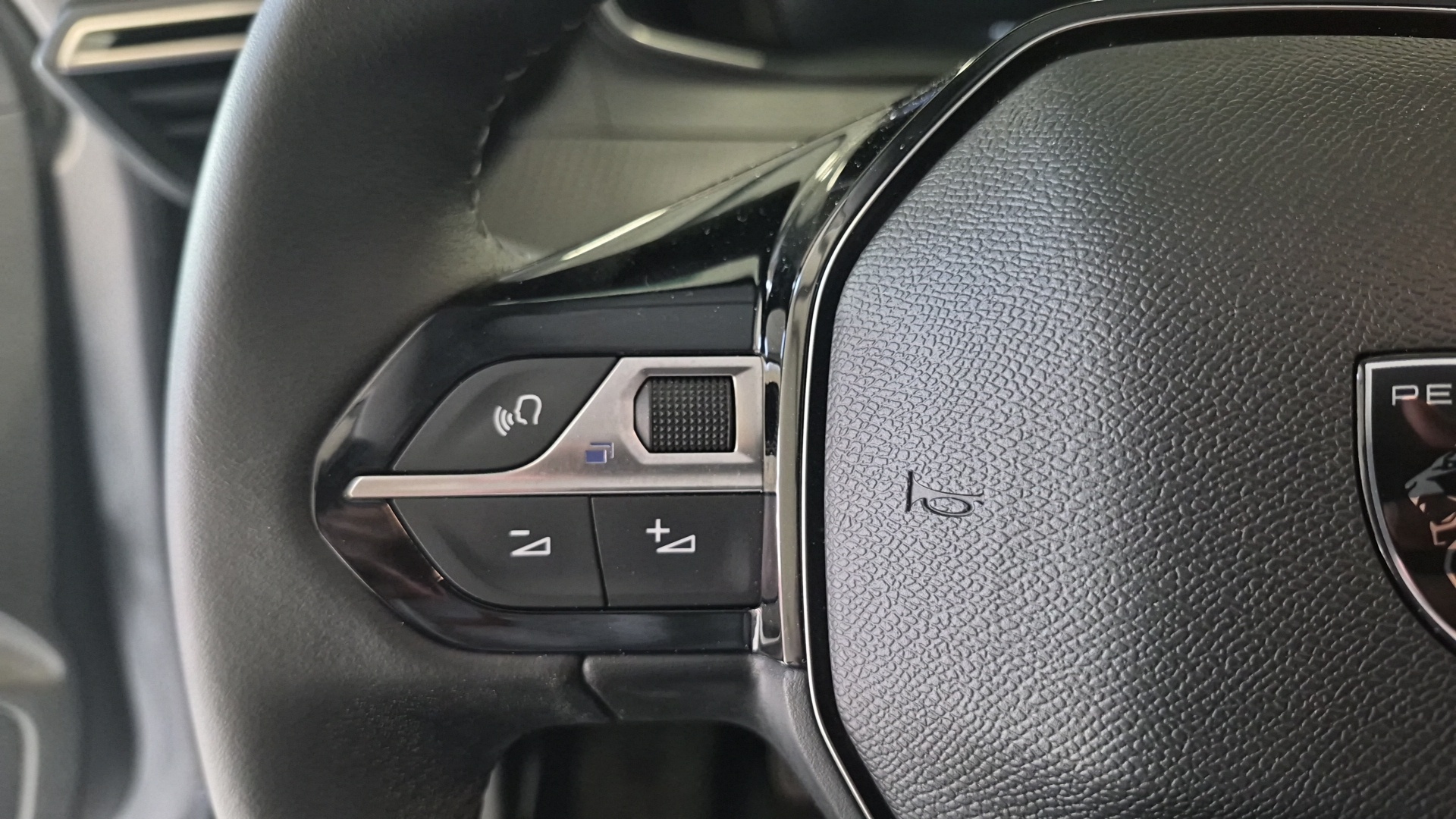 PEUGEOT 208 Allure 100 ch BVM6