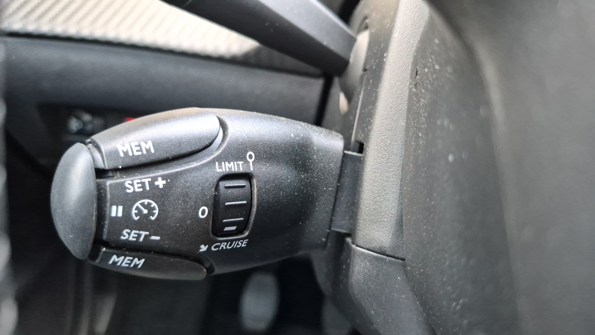 PEUGEOT 208 ALLURE PURETECH 100 BVM