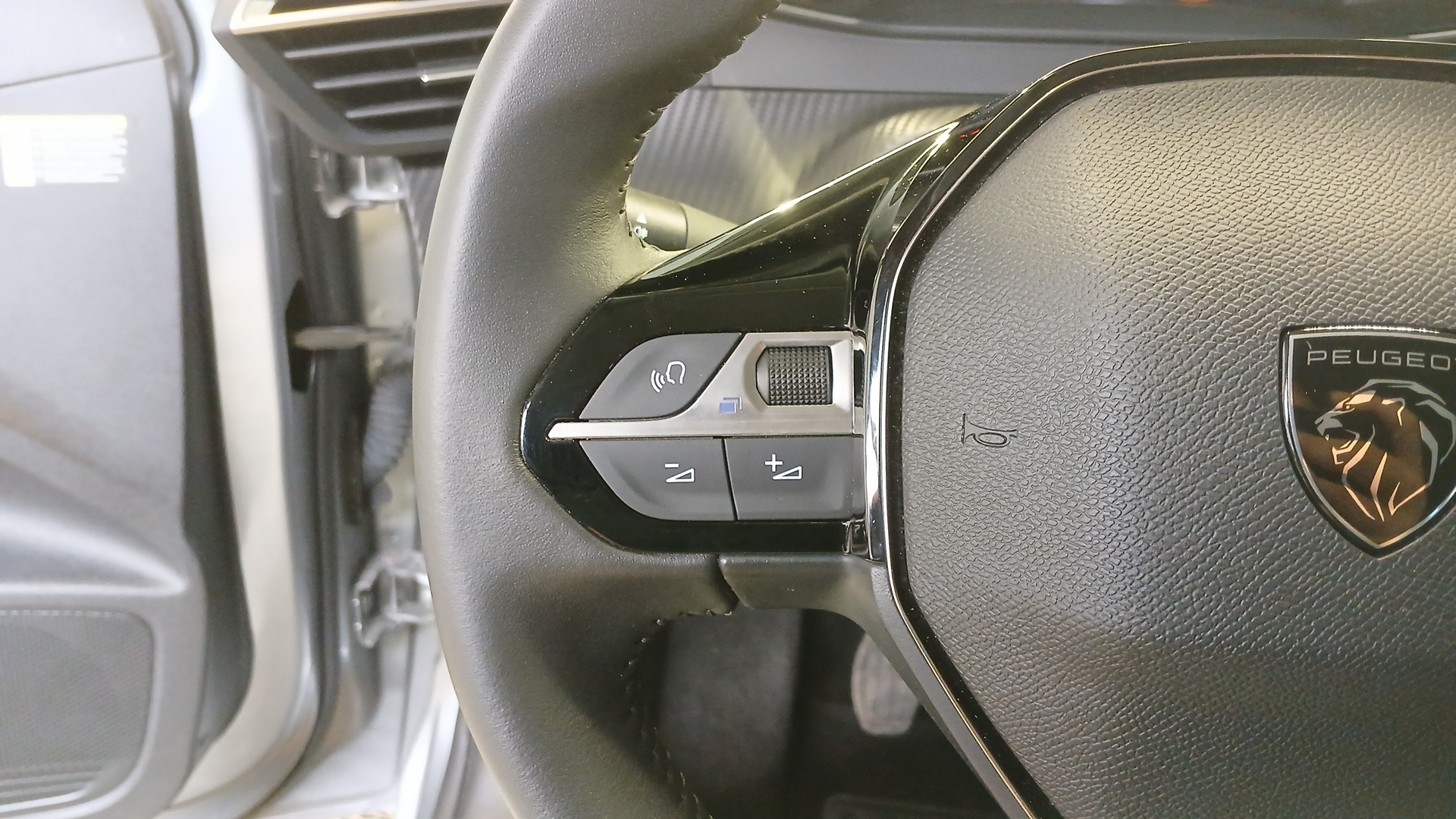 PEUGEOT 208 Allure 100 ch BVM6