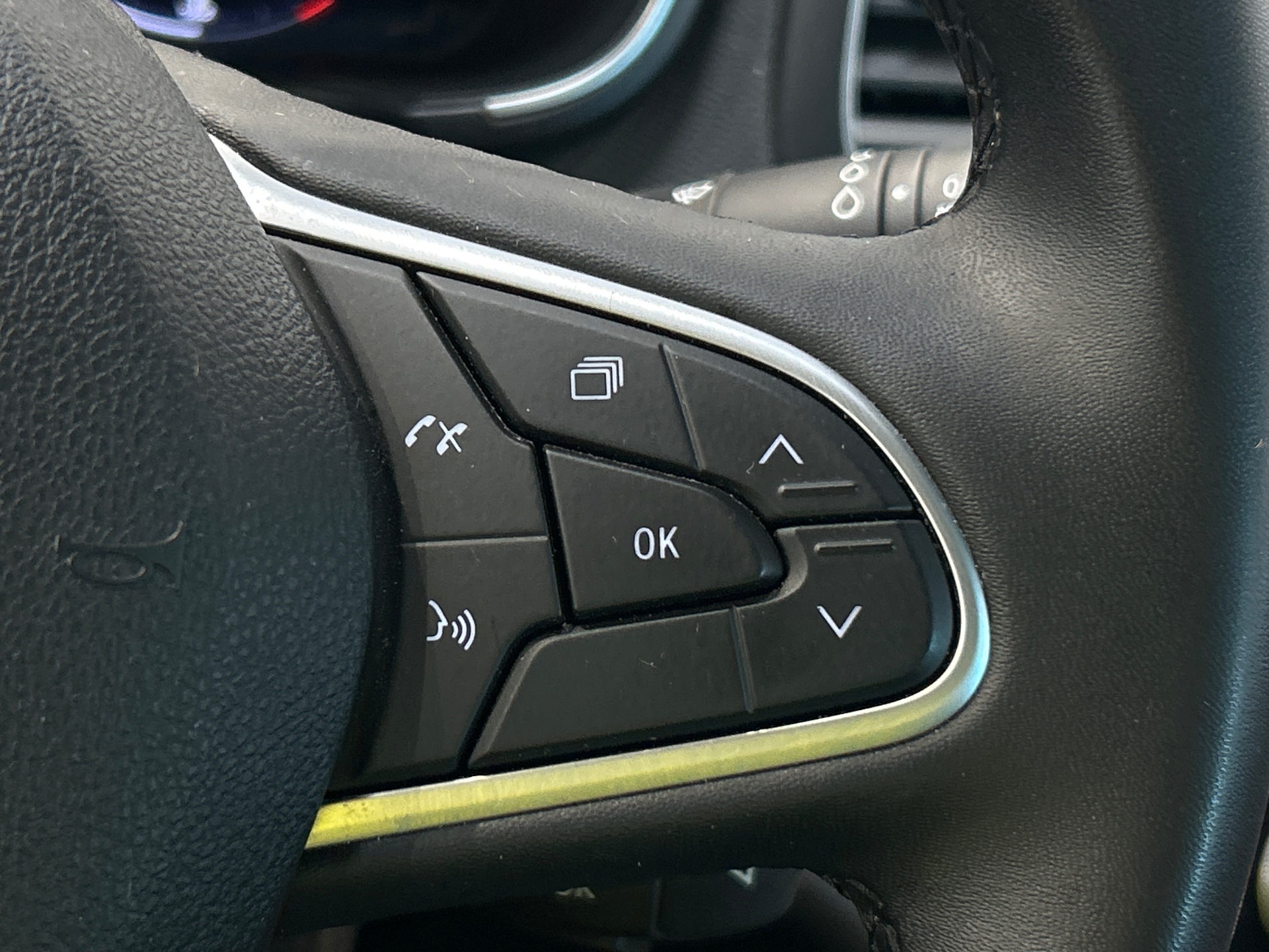 RENAULT MEGANE IV ESTATE techno TCe 140 EDC -23