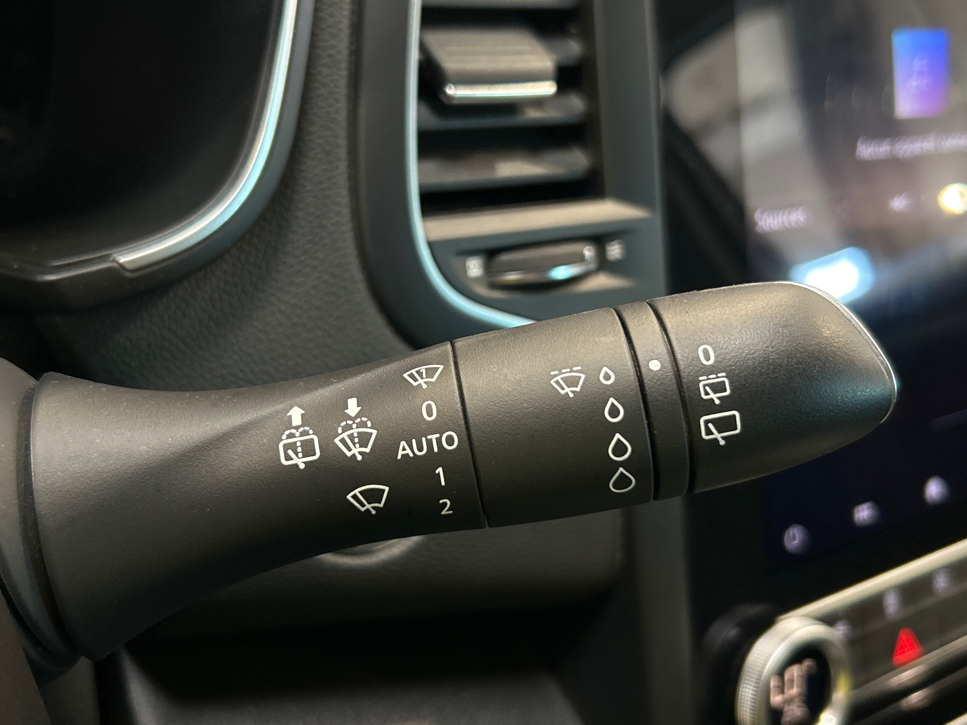 RENAULT MEGANE IV ESTATE techno TCe 140 EDC -23