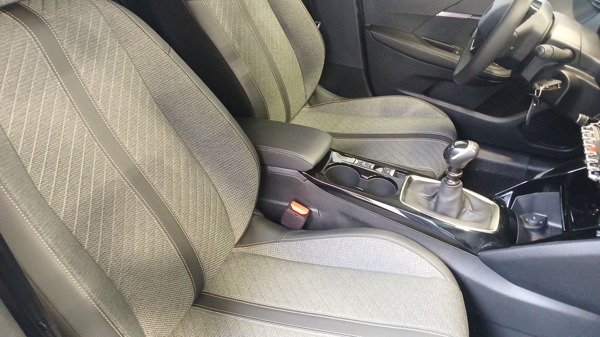 PEUGEOT 208 Allure 100 ch BVM6