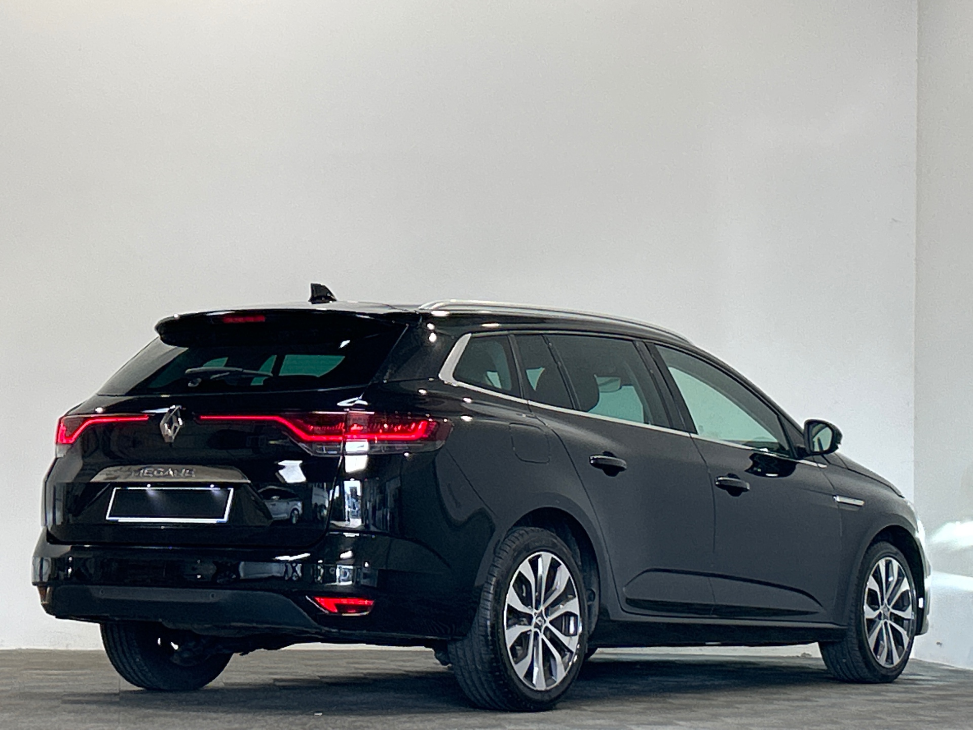 RENAULT MEGANE IV ESTATE techno TCe 140 EDC -23