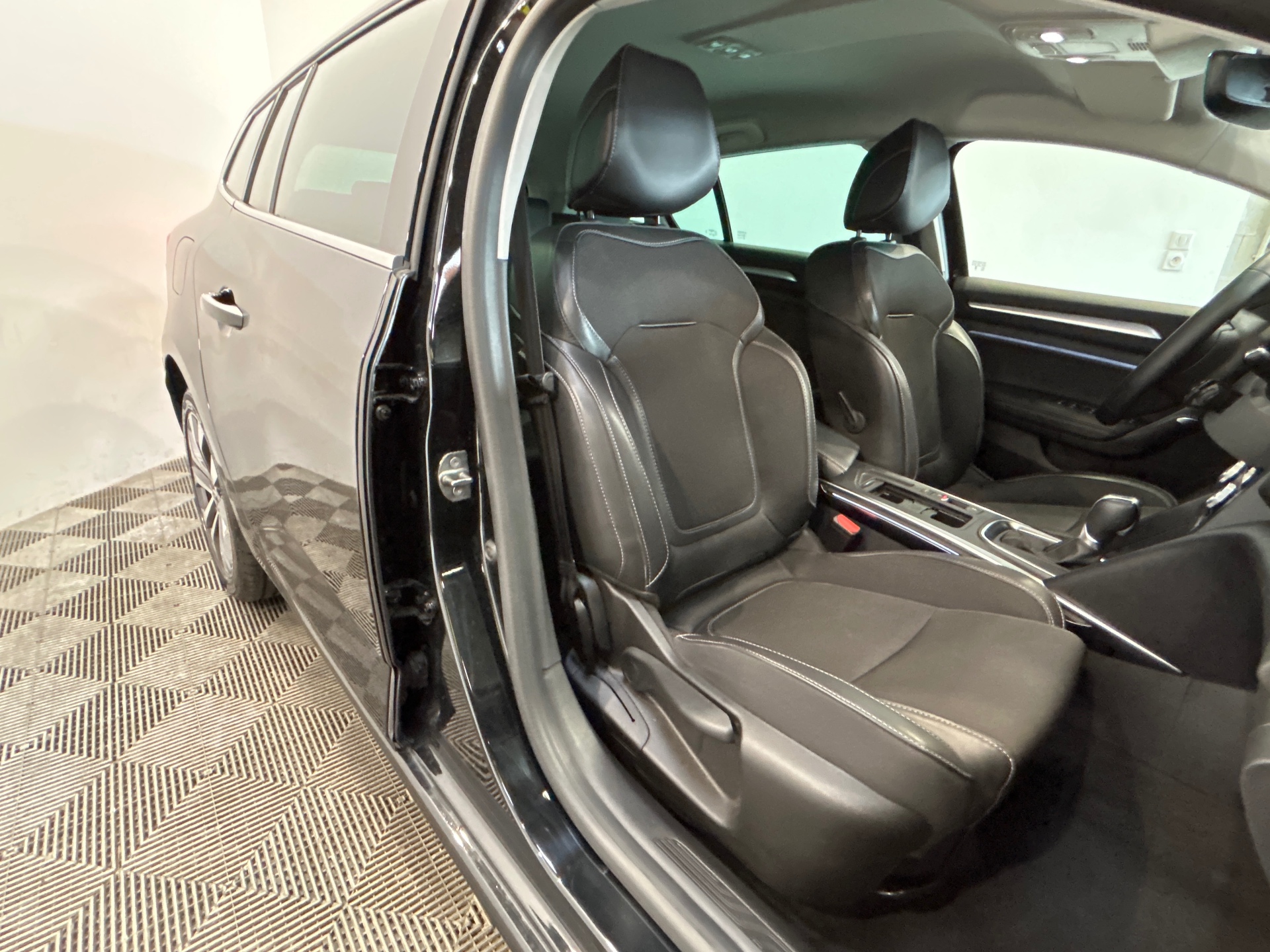 RENAULT MEGANE IV ESTATE techno TCe 140 EDC -23