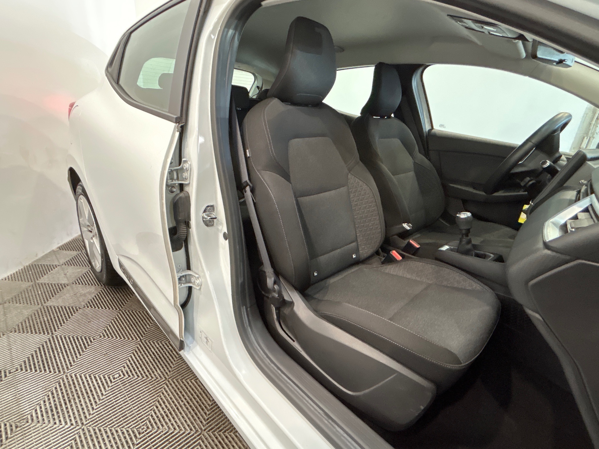 RENAULT CLIO V TCe 90 X-Tronic - 21N Business