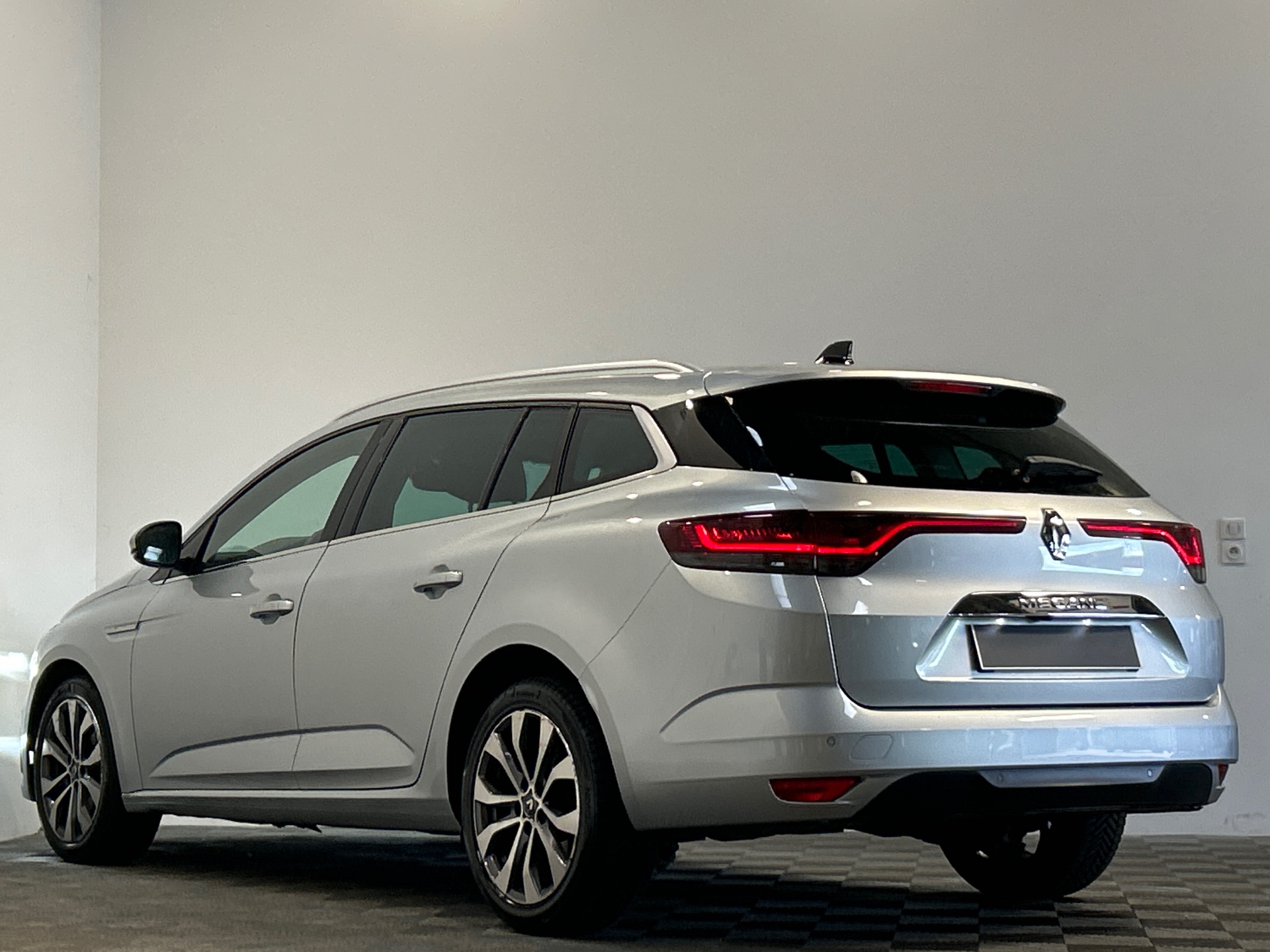 RENAULT MEGANE IV ESTATE techno TCe 140 EDC -23