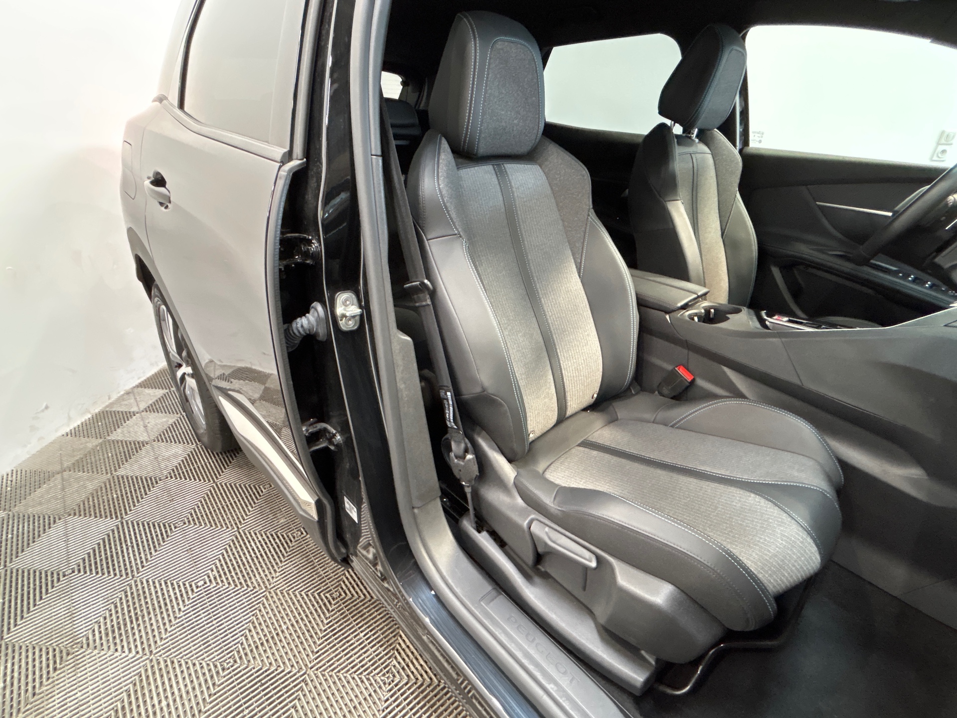 PEUGEOT 3008 ALLURE PACK HYBRID 136 E-DCS6