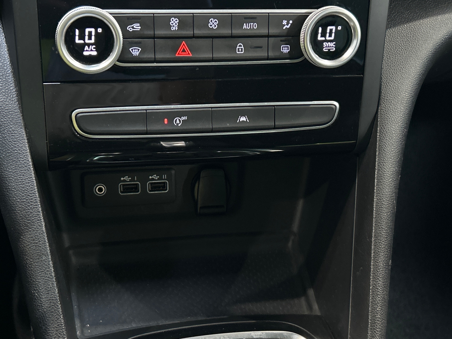 RENAULT MEGANE IV ESTATE techno TCe 140 EDC -23