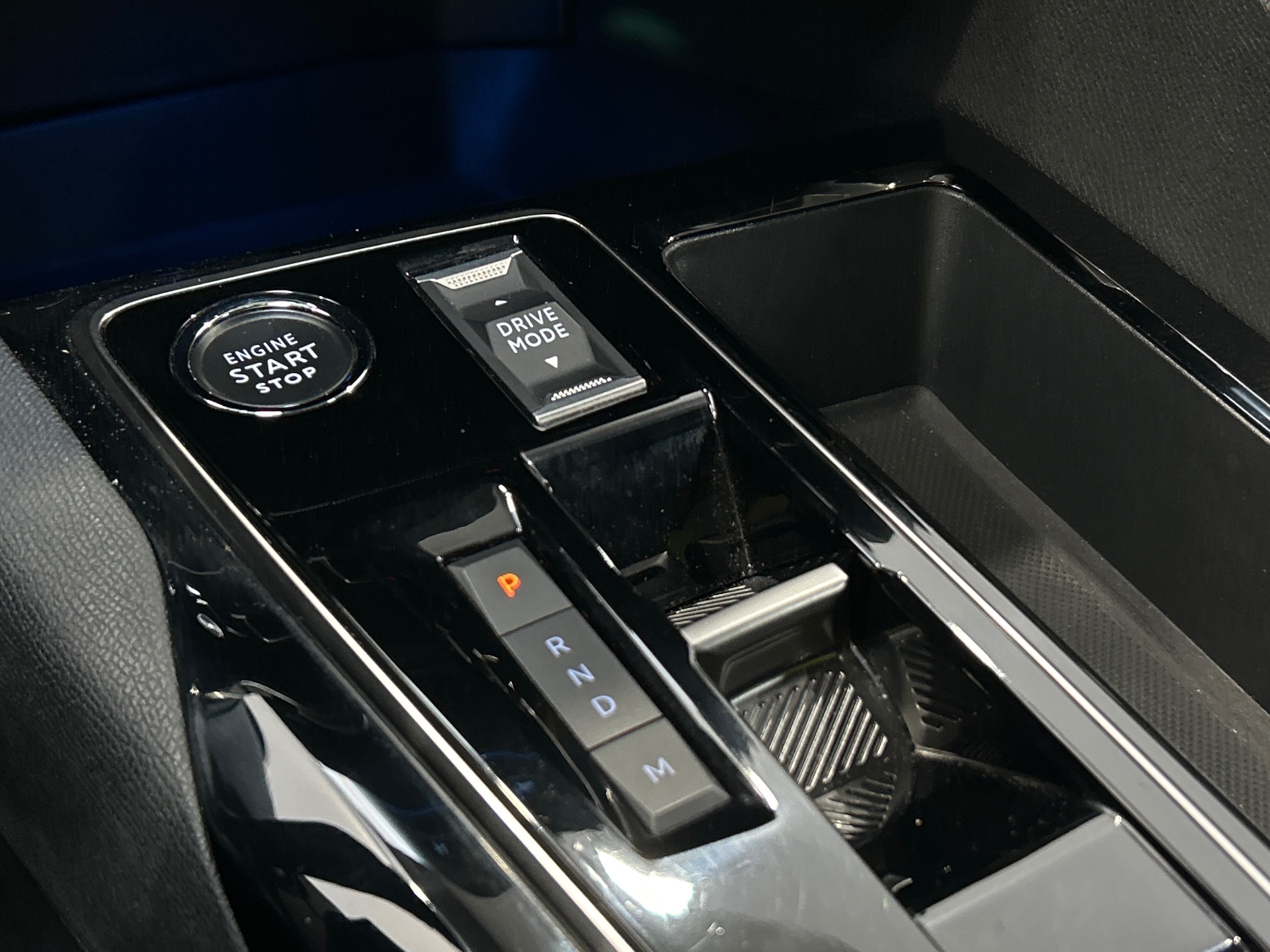 PEUGEOT 3008 ALLURE PACK HYBRID 136 E-DCS6