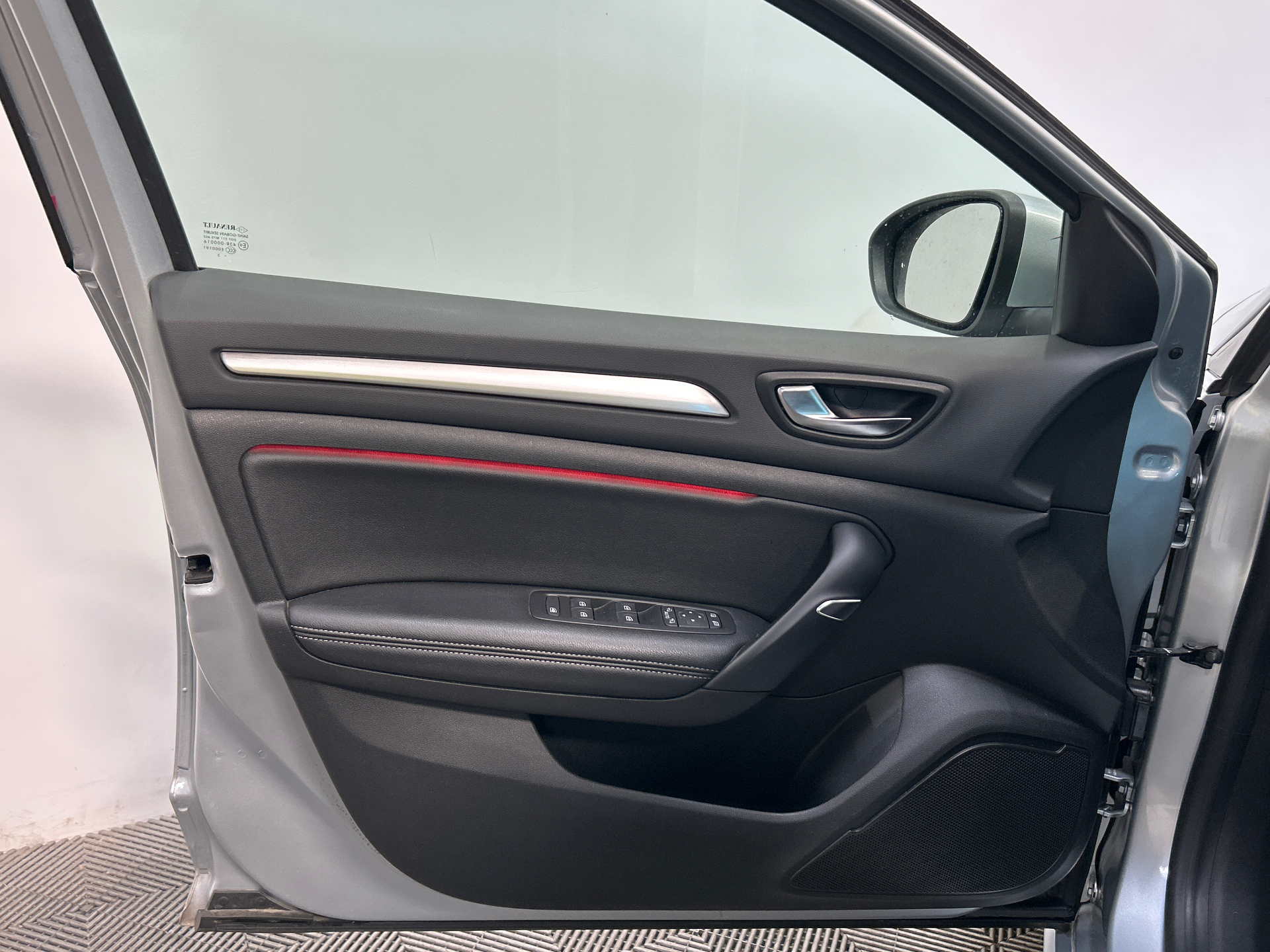 RENAULT MEGANE IV ESTATE techno TCe 140 EDC -23