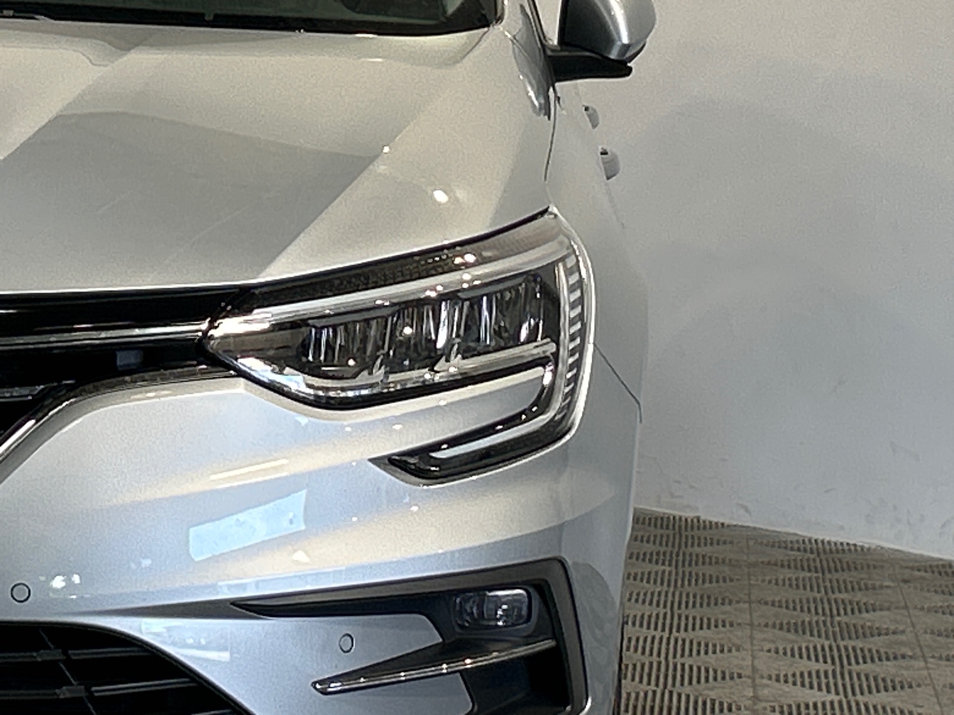 RENAULT MEGANE IV ESTATE techno TCe 140 EDC -23