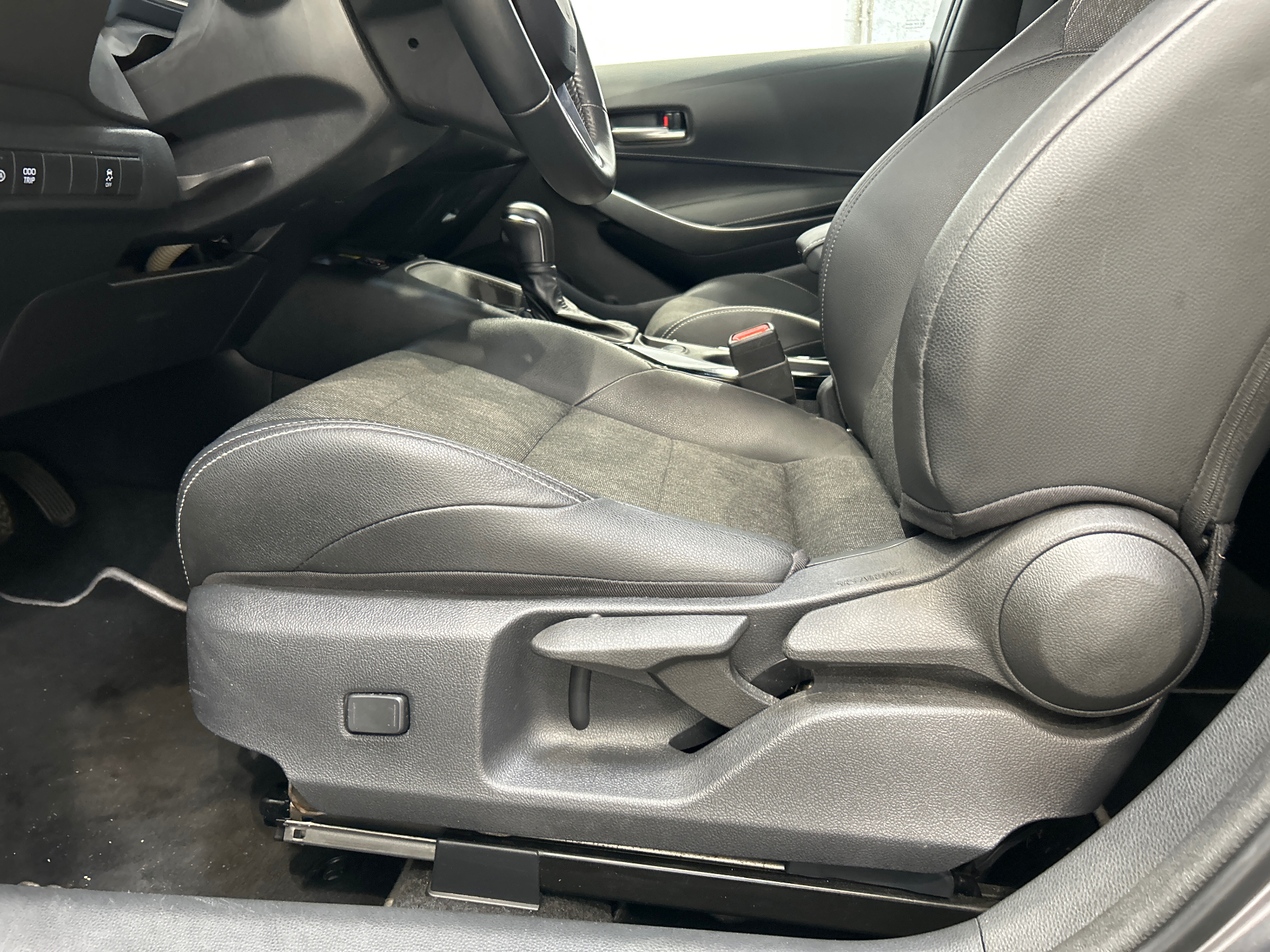 TOYOTA COROLLA PRO HYBRIDE 140H DESIGN