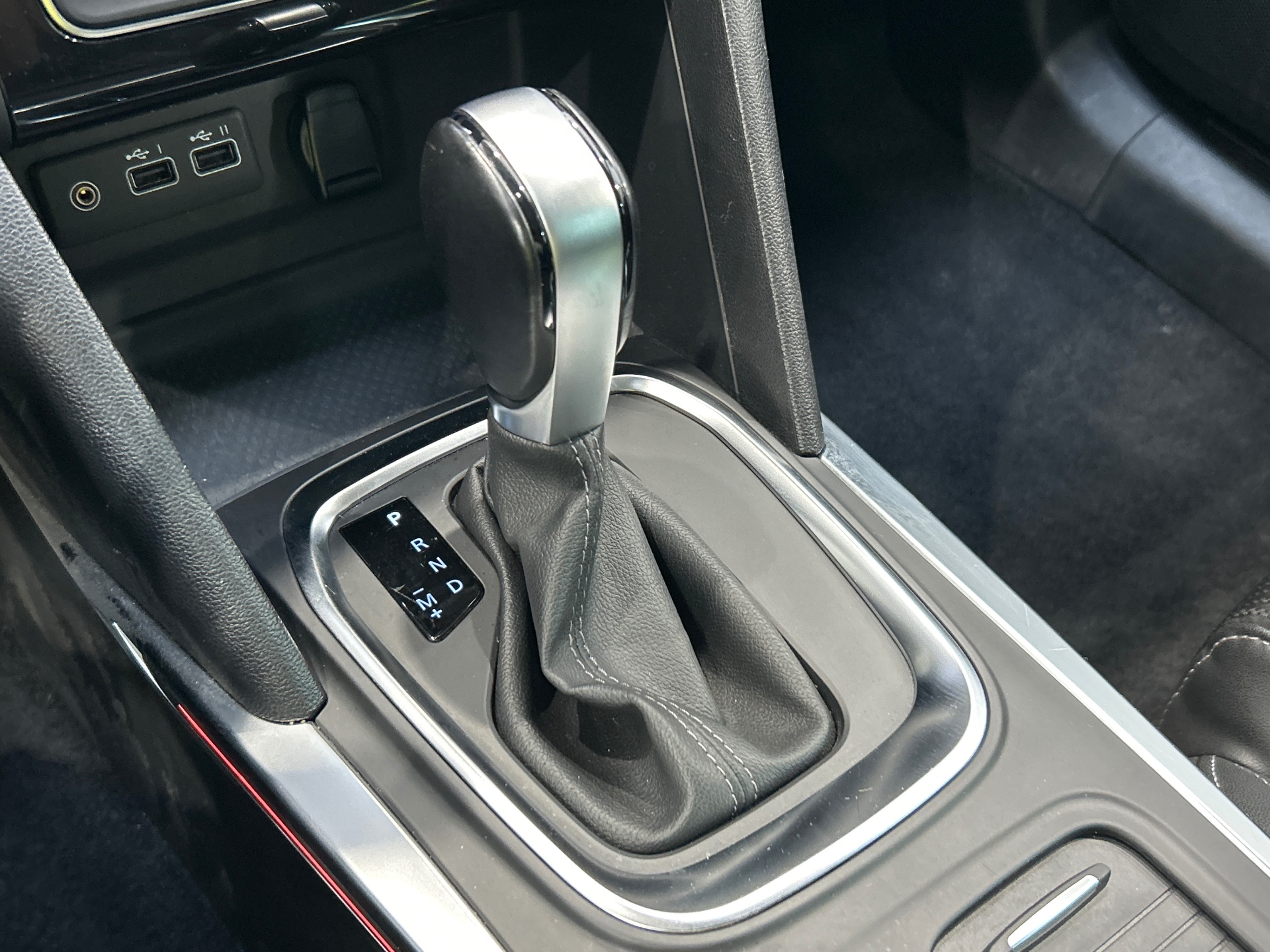 RENAULT MEGANE IV ESTATE techno TCe 140 EDC -23