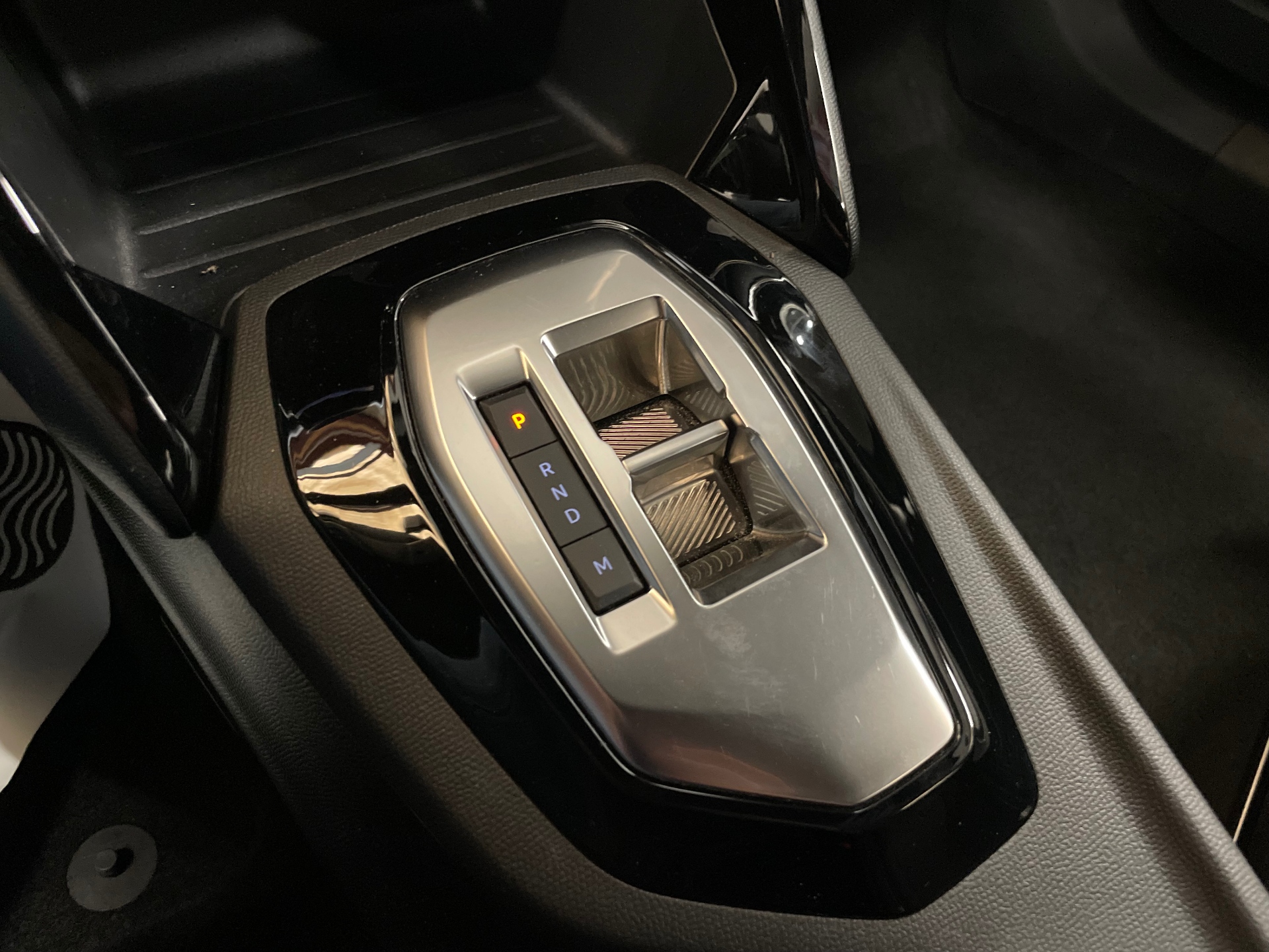 PEUGEOT 2008 Style Hybrid 145 ch e-DCS6