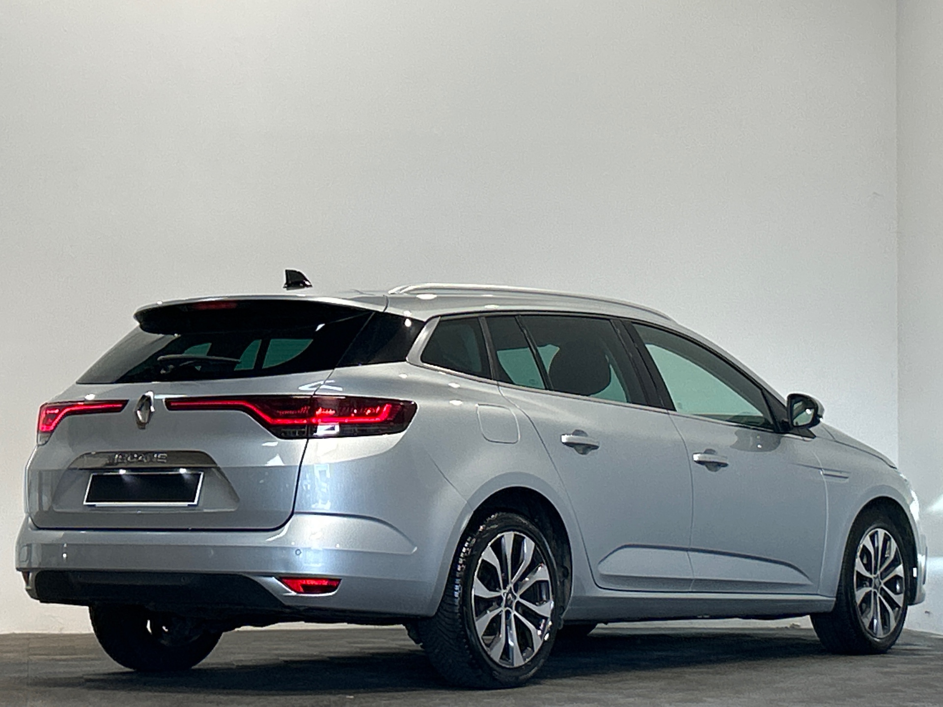 RENAULT MEGANE IV ESTATE techno TCe 140 EDC -23