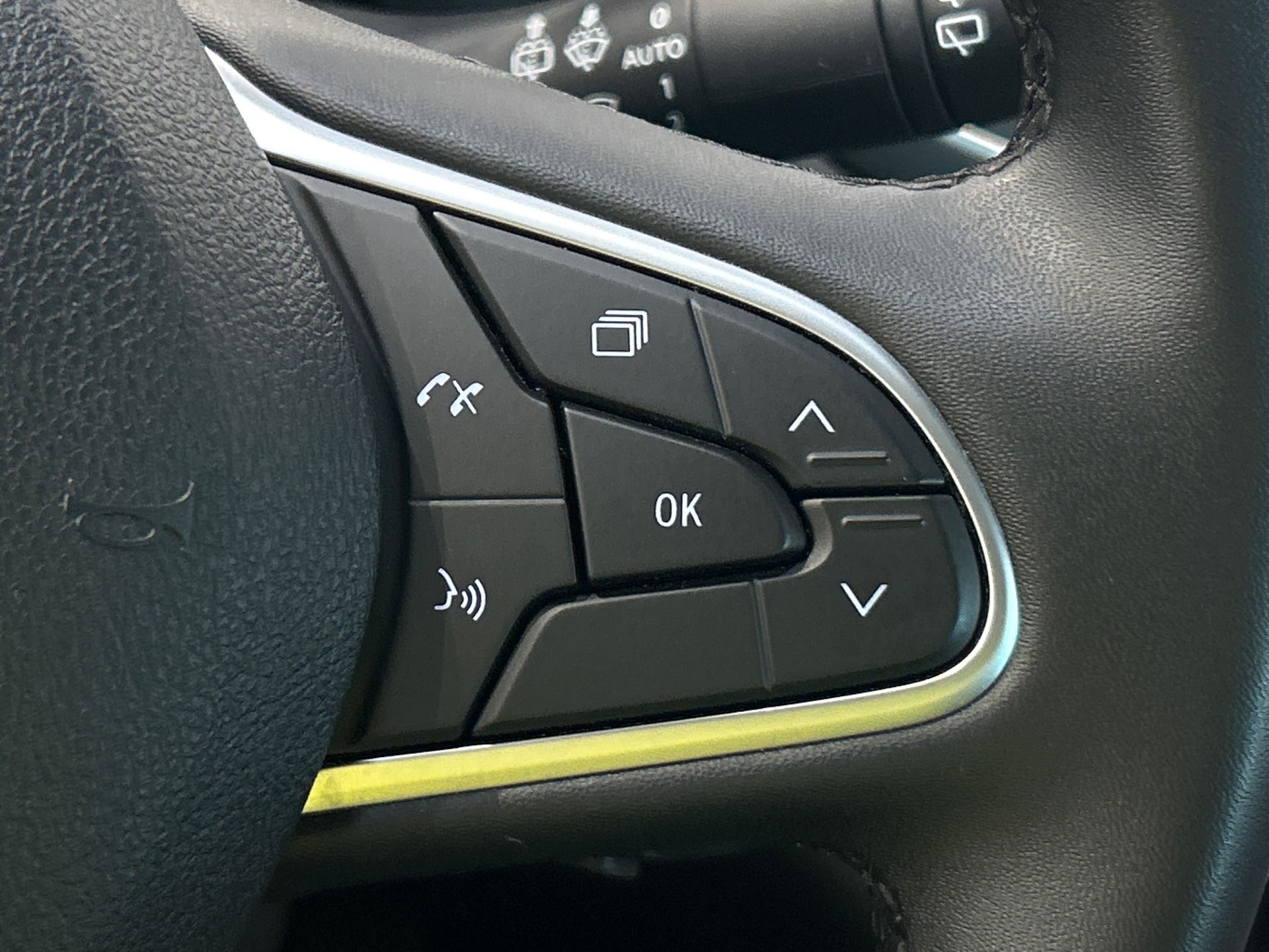 RENAULT MEGANE IV ESTATE techno TCe 140 EDC -23