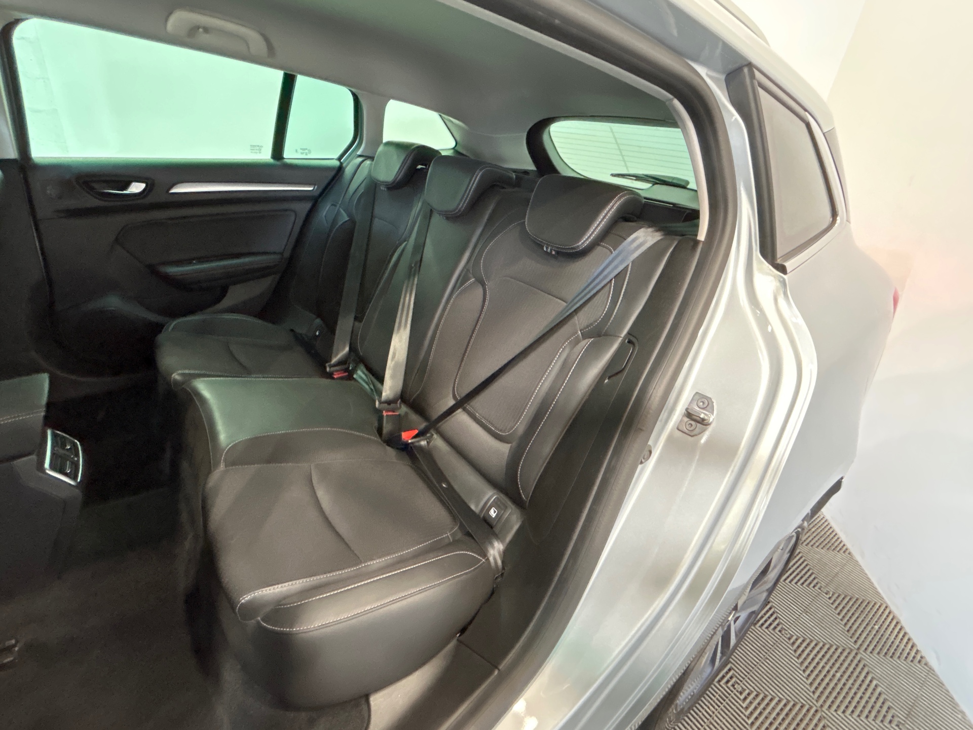 RENAULT MEGANE IV ESTATE techno TCe 140 EDC -23
