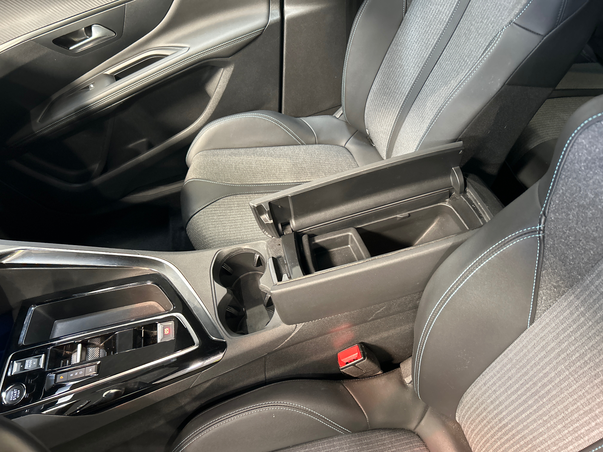 PEUGEOT 3008 ALLURE PACK HYBRID 136 E-DCS6