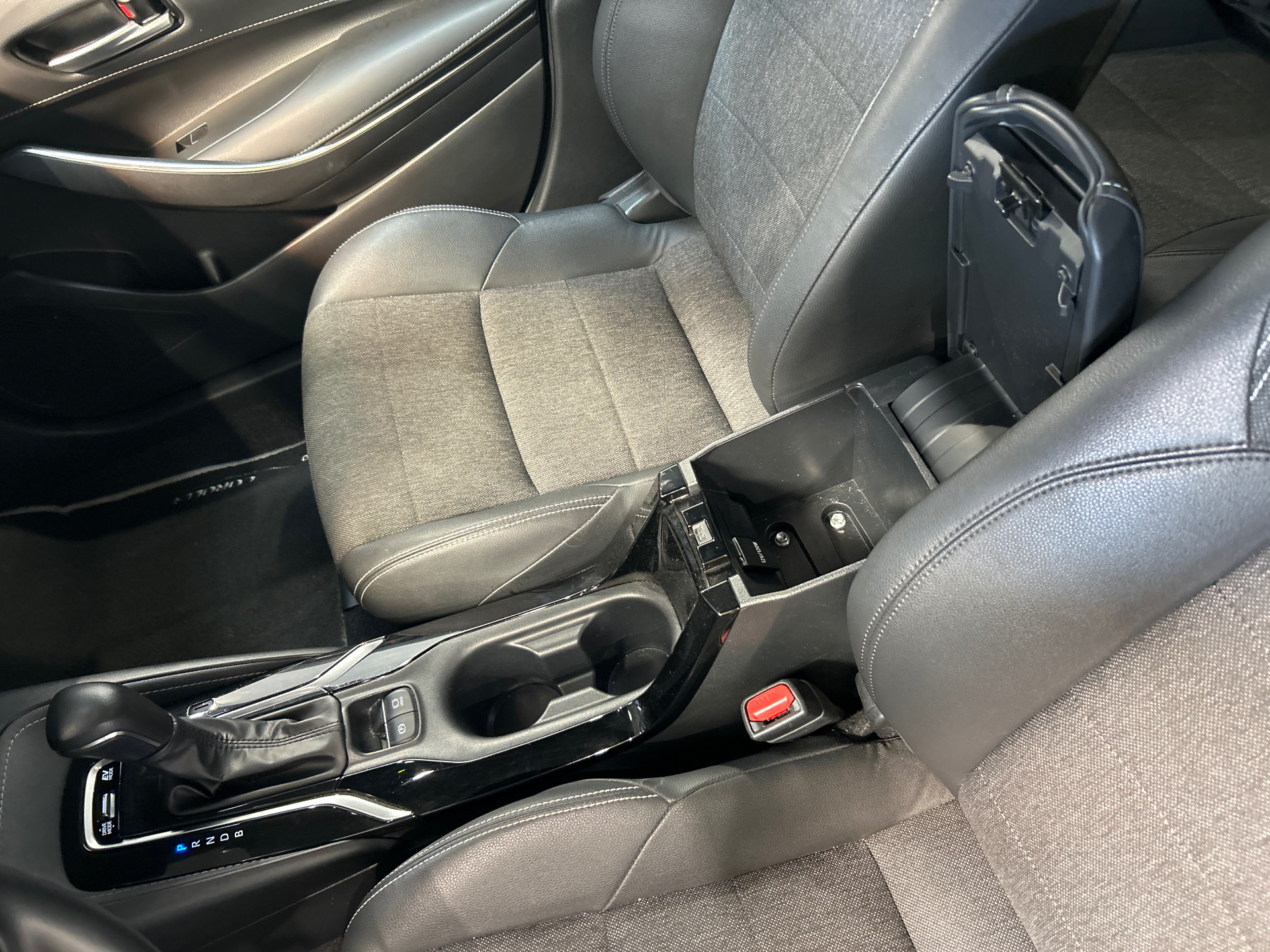 TOYOTA COROLLA PRO HYBRIDE 140H DESIGN